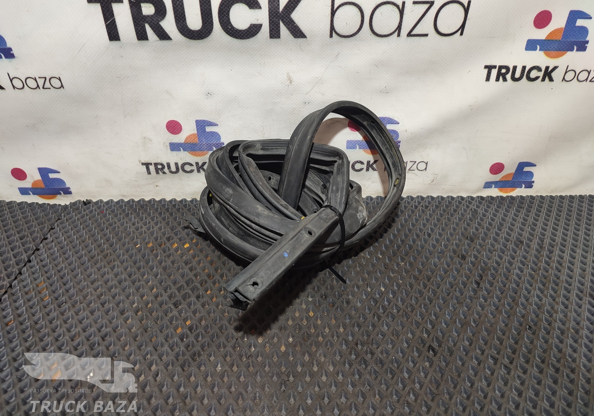 Уплотнитель двери правой для Ford F-MAX (с 2018)