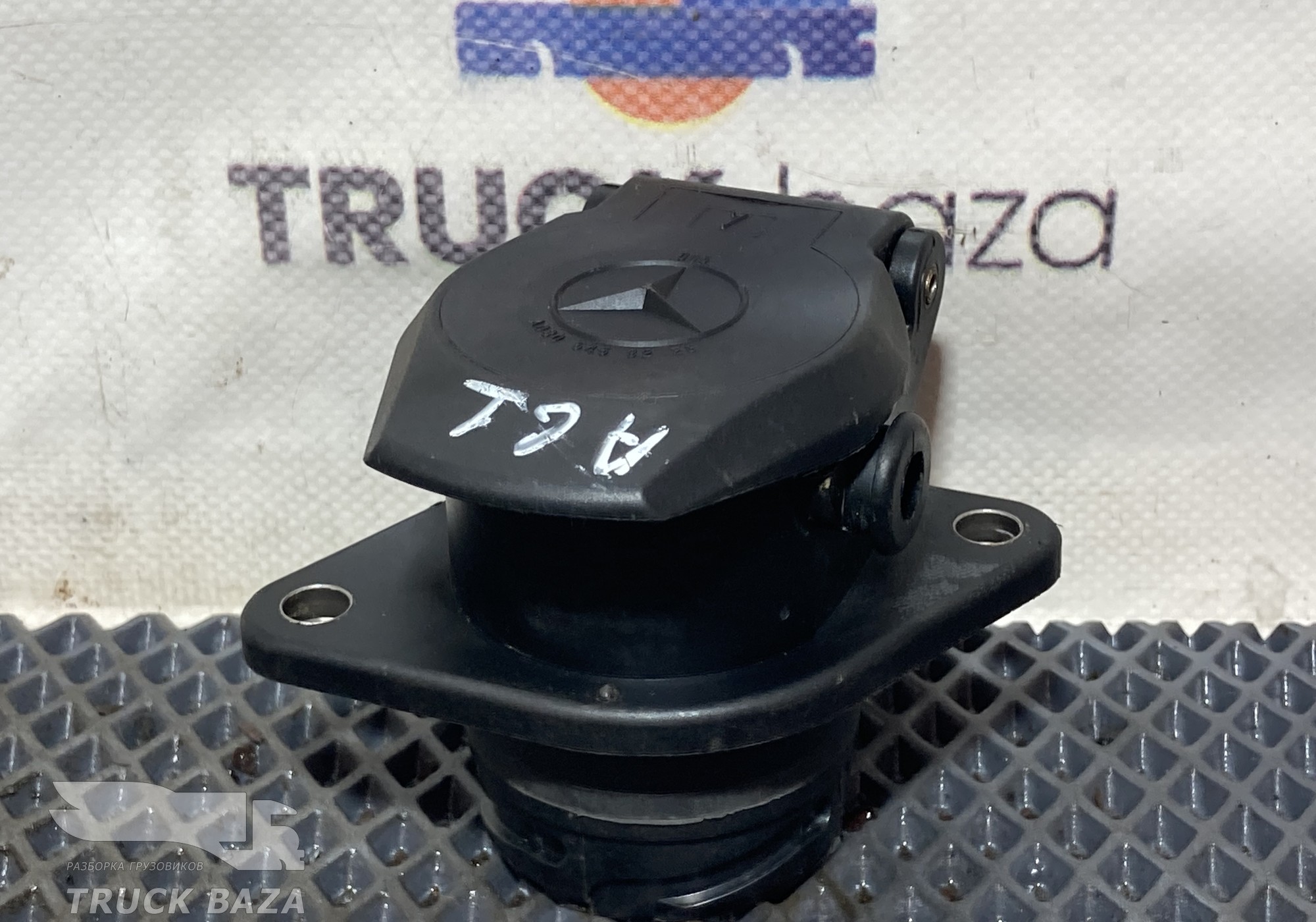 0305458228 Корпус розетки