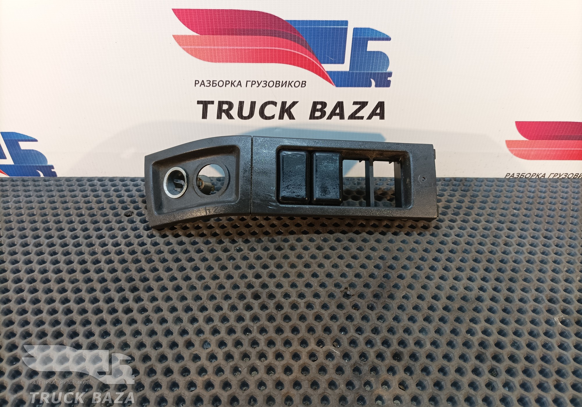 8141018 Накладка на торпедо для Volvo