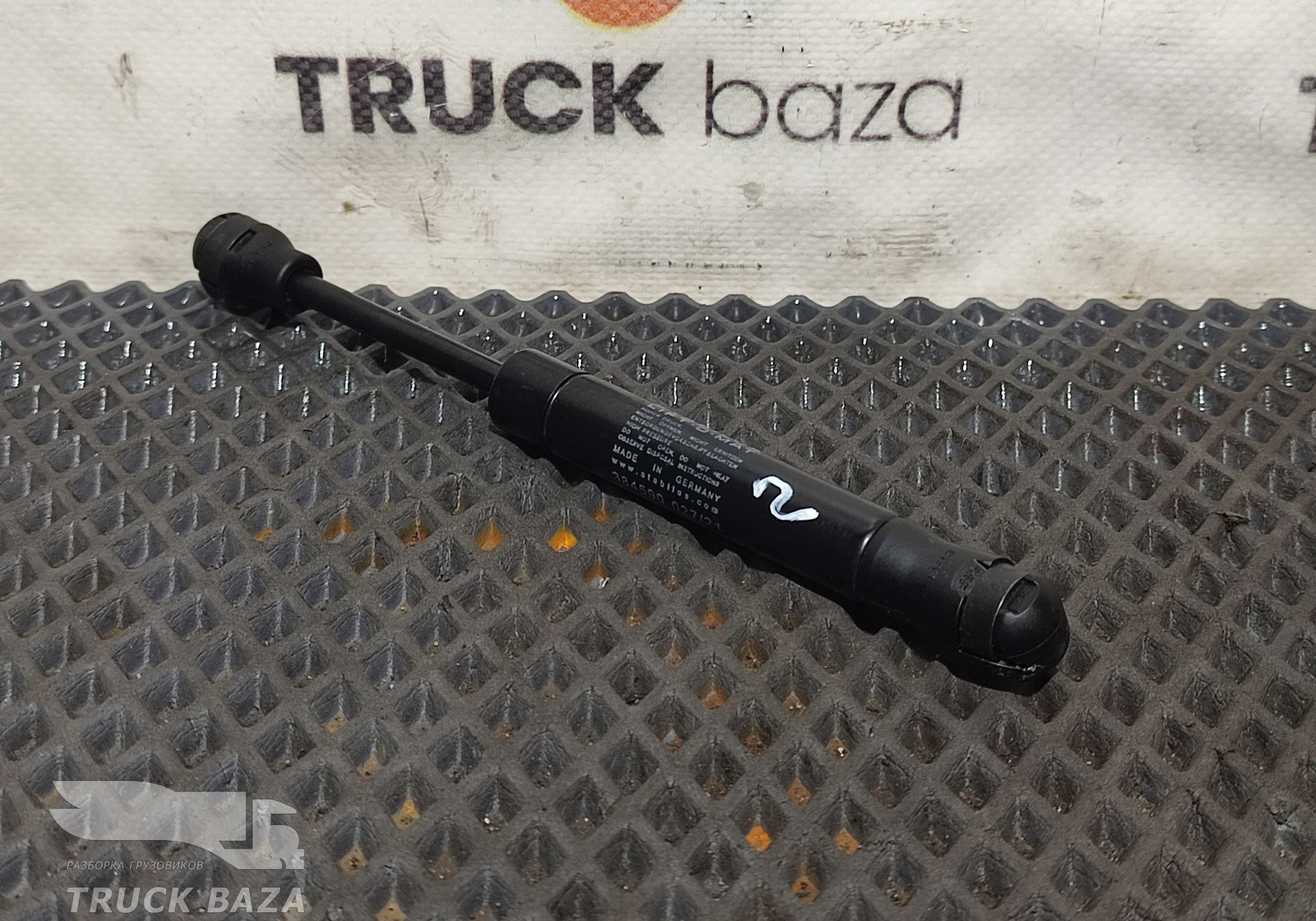 384590 Амортизатор бардачка верхнего для КАМАЗ 54901