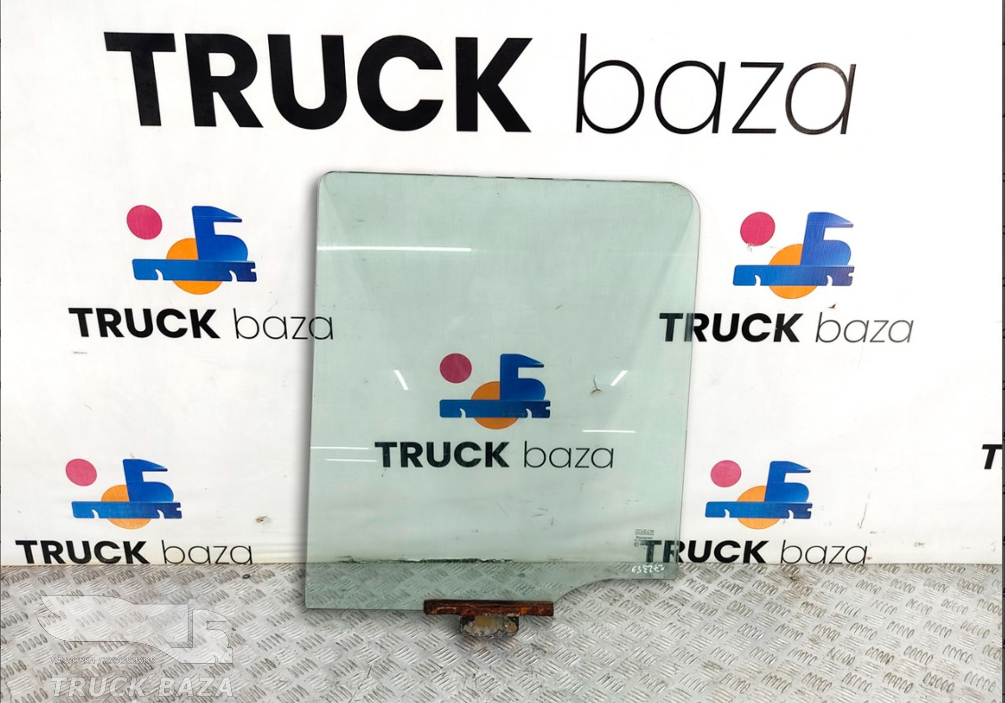 1284623 Стекло двери левой для Daf XF105 (с 2005)