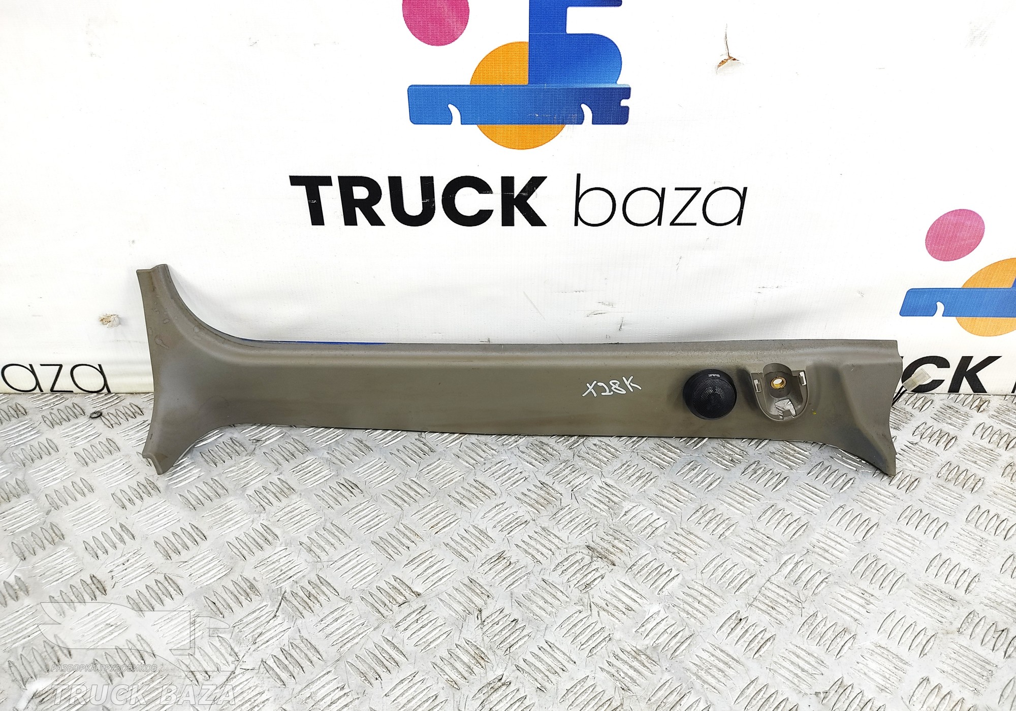 1690140 Накладка стойки лобового стекла правая для Daf XF105 (с 2005)