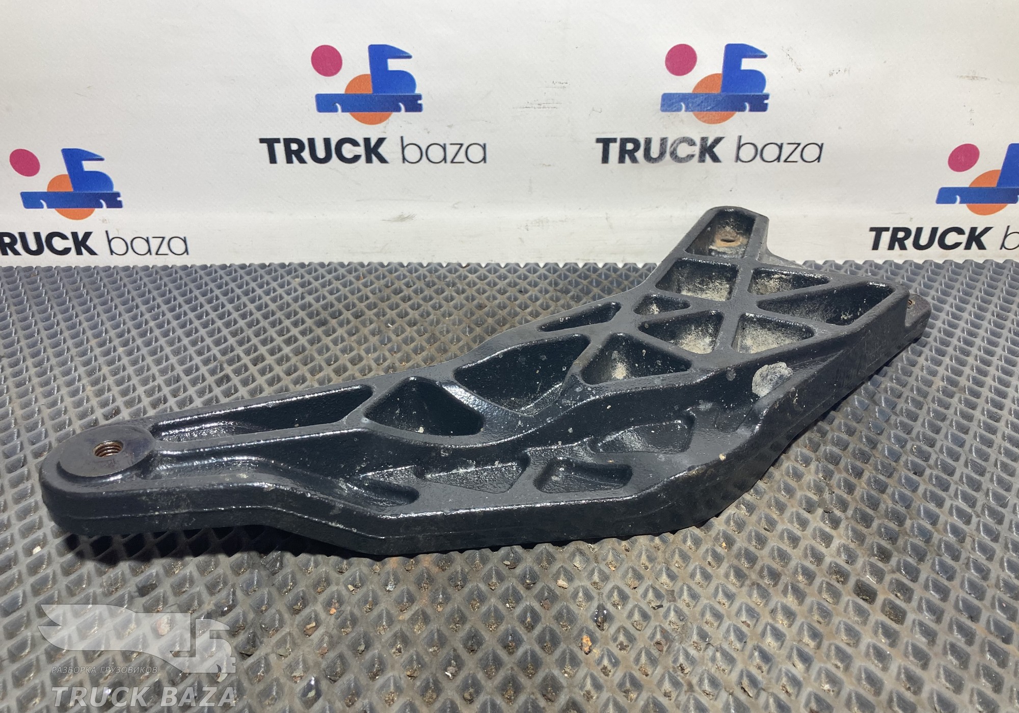 81416100980 Кронштейн бампера правый для Man TGX TG3 (с 2020)