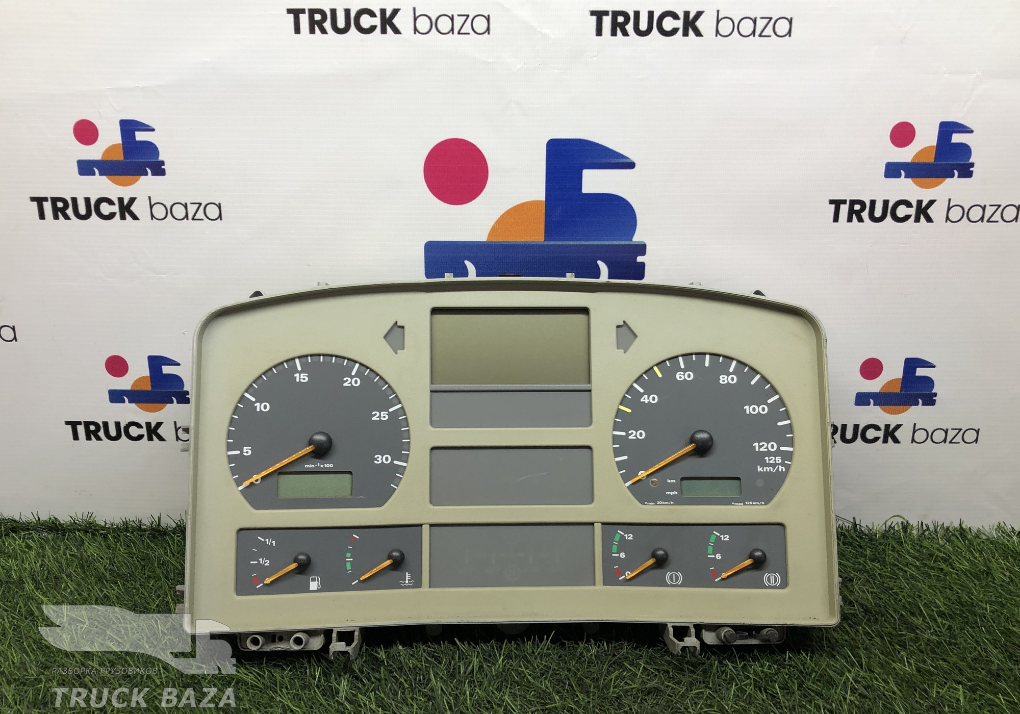 81272026125 Панель приборов для Man