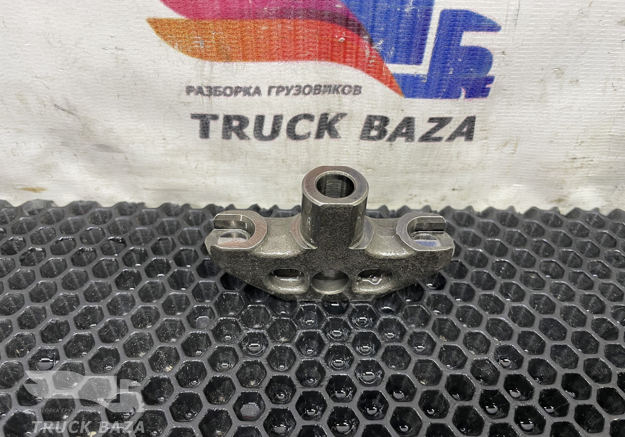 1675249 Коромысло