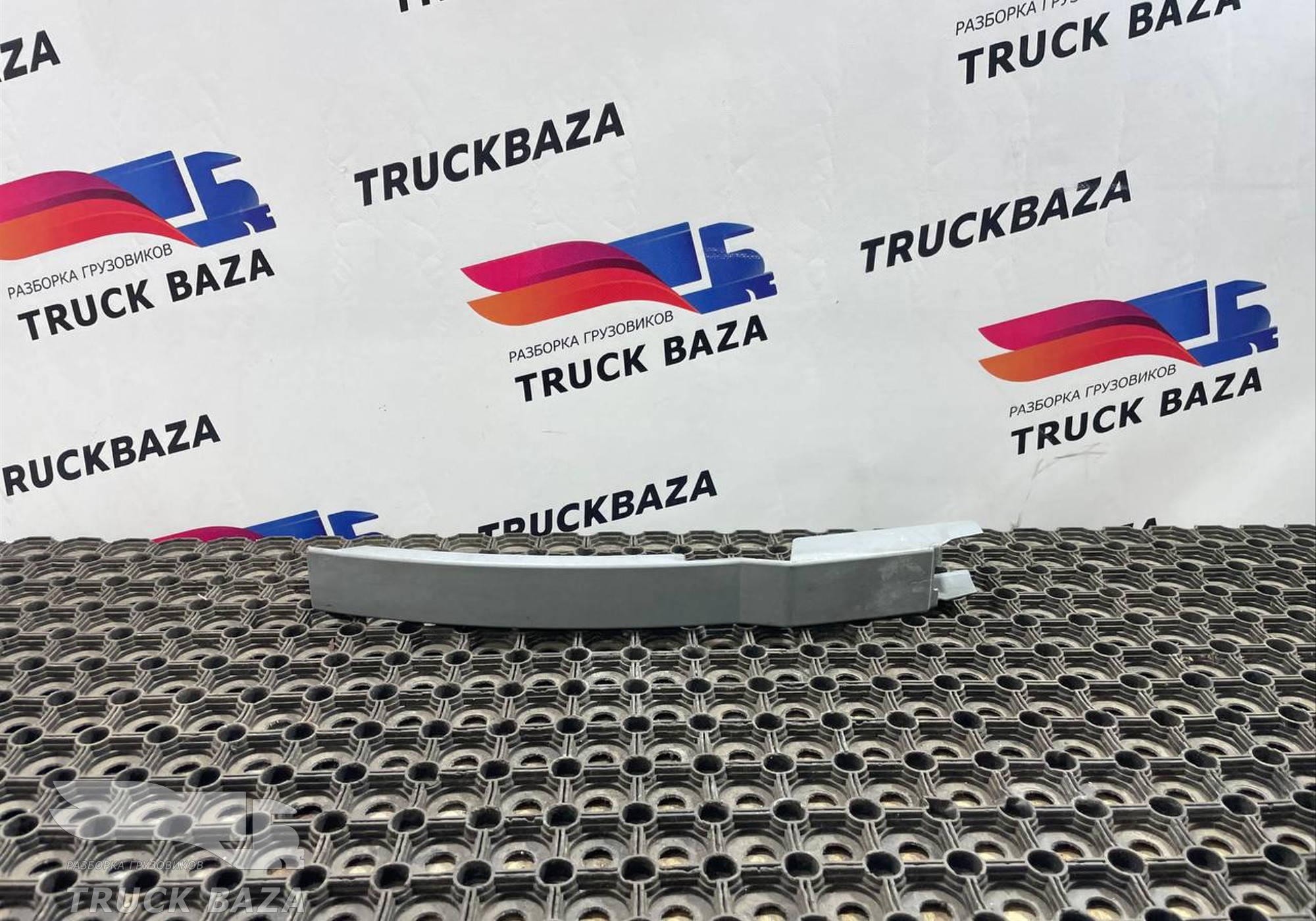 754889 Накладка на торпедо декоративная для Mercedes-Benz Actros MP3 (с 2008)