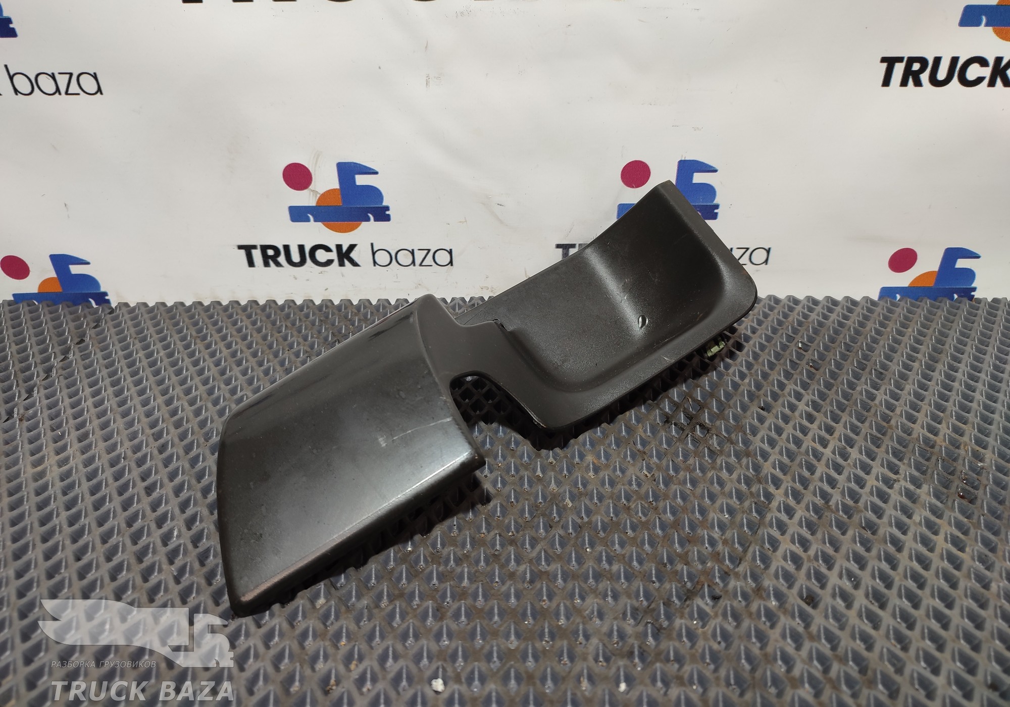 82838279 Накладка ручки двери внутренней правой для Volvo FH 4 (с 2012)