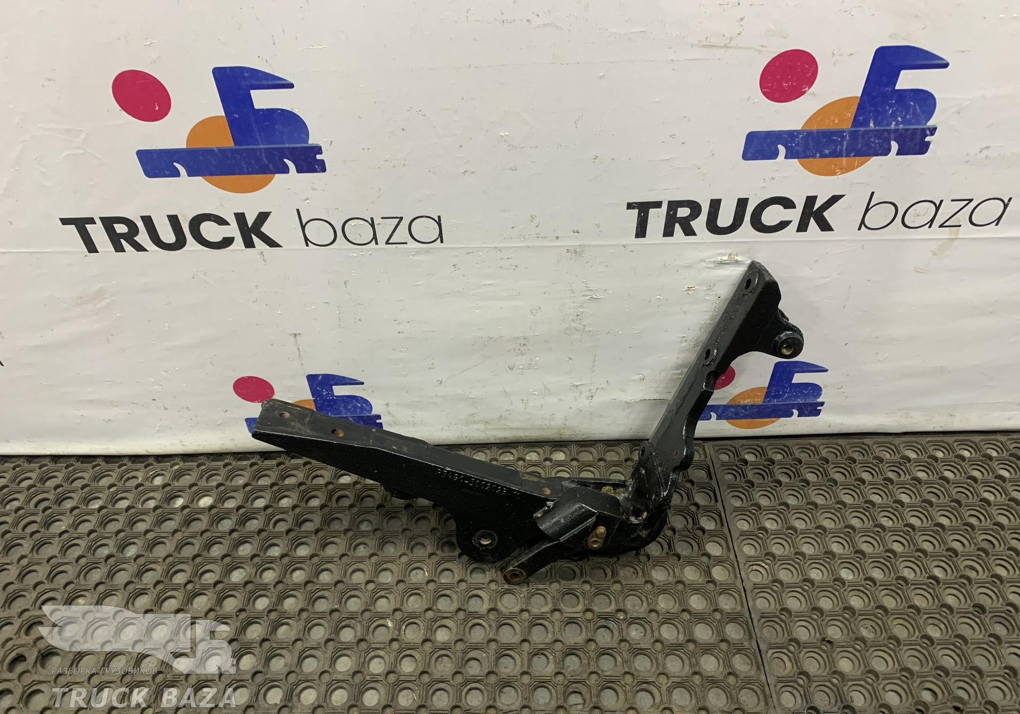 5490500202310 Кронштейн торсиона кабины правый