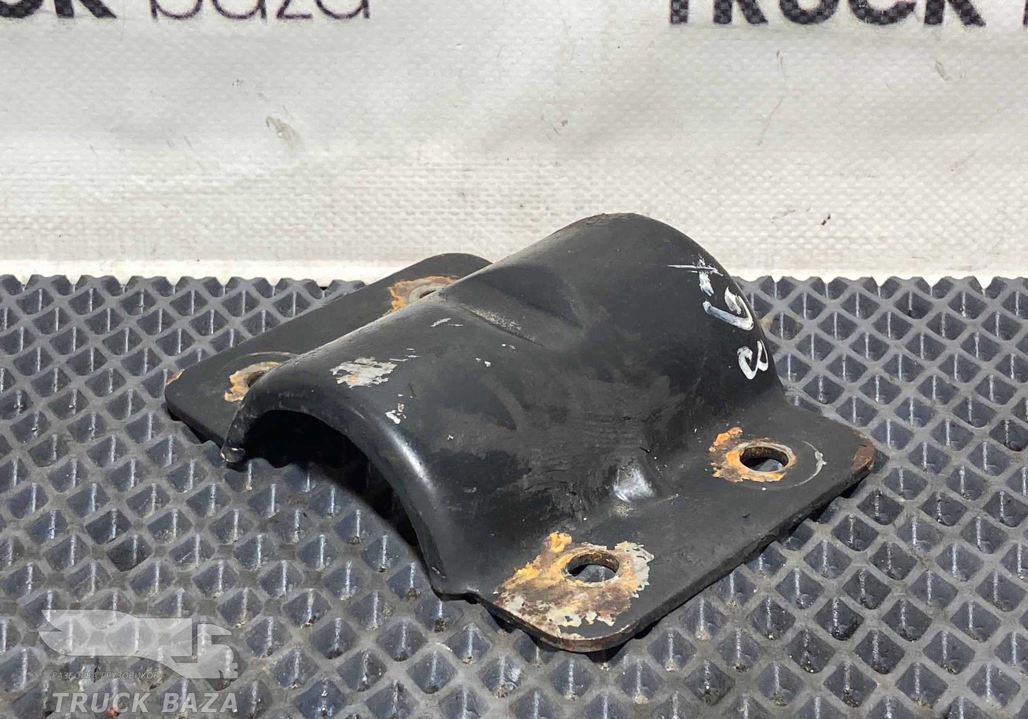 1629046 Кронштейн крыла