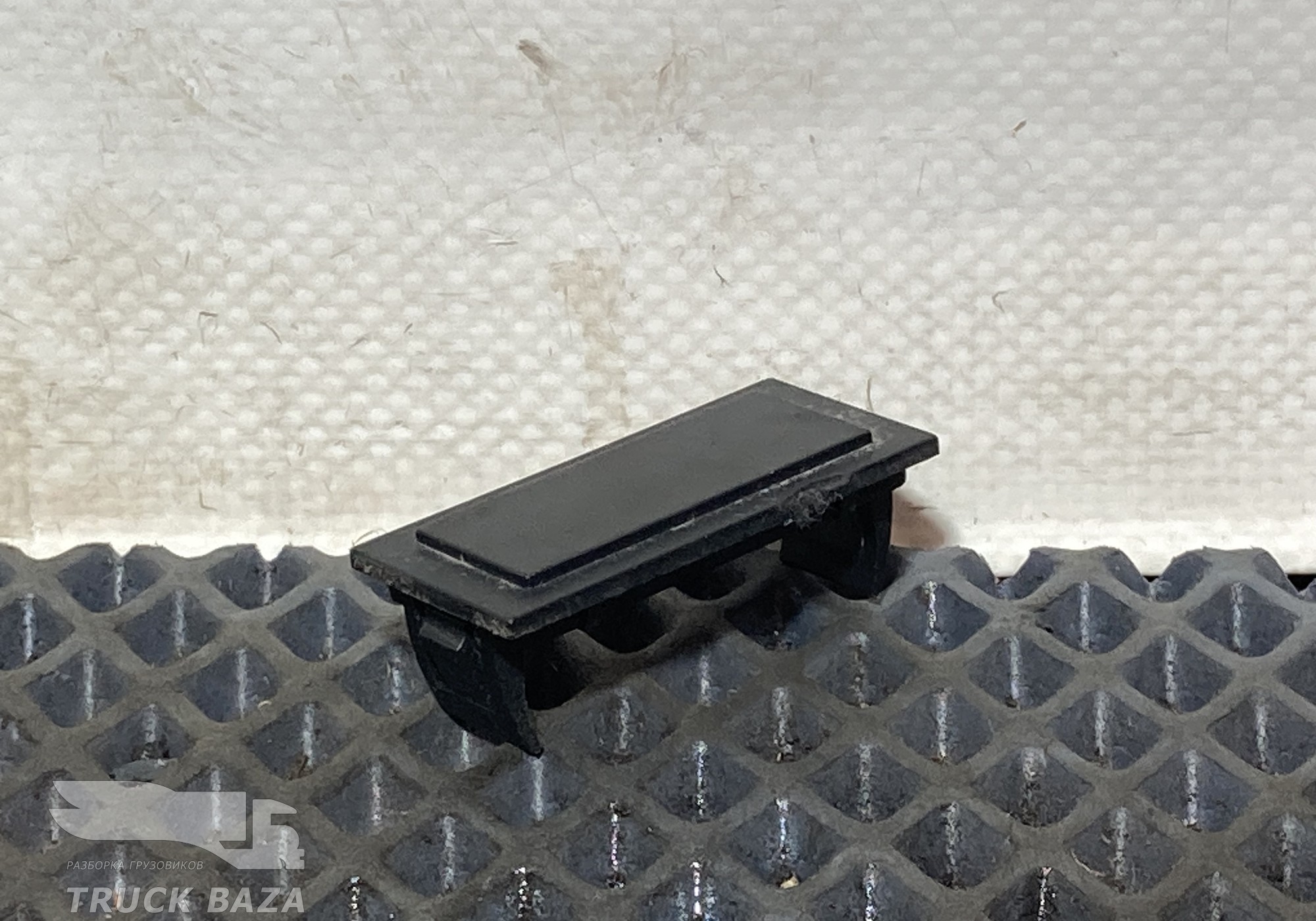 812W255036101 Заглушка кнопки для Sinotruk Sitrak C7H