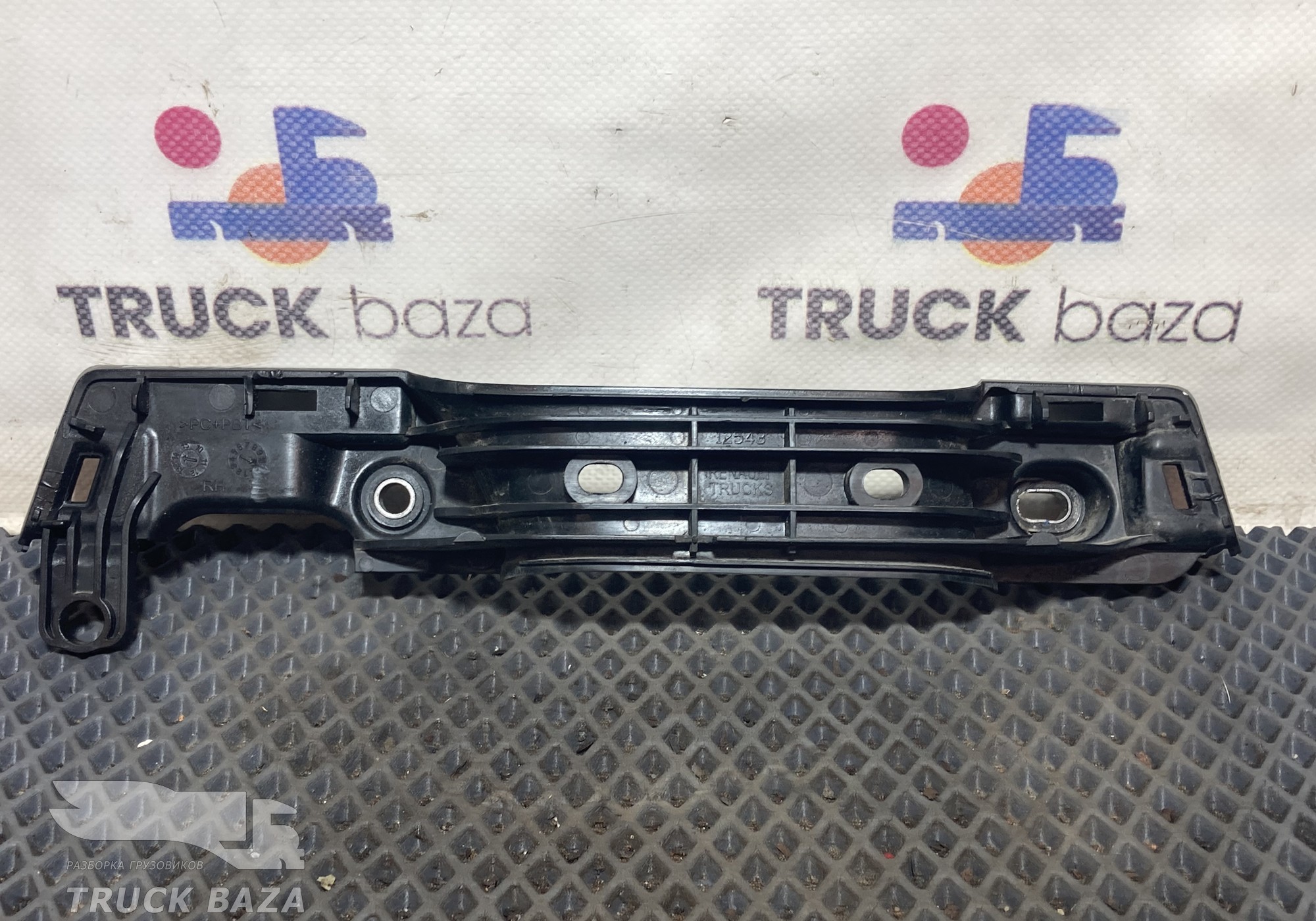 82573242 Ручка держатель жабо правая для Renault T (с 2013)