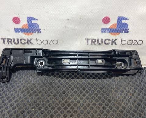 82573242 Ручка держатель жабо правая для Renault T (с 2013)