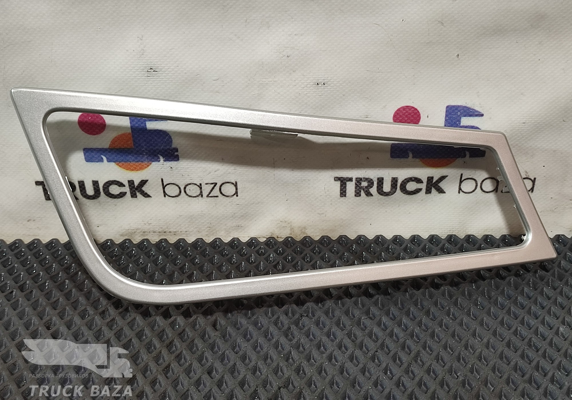 21078545 Облицовка противотуманной фары правая для Volvo FH