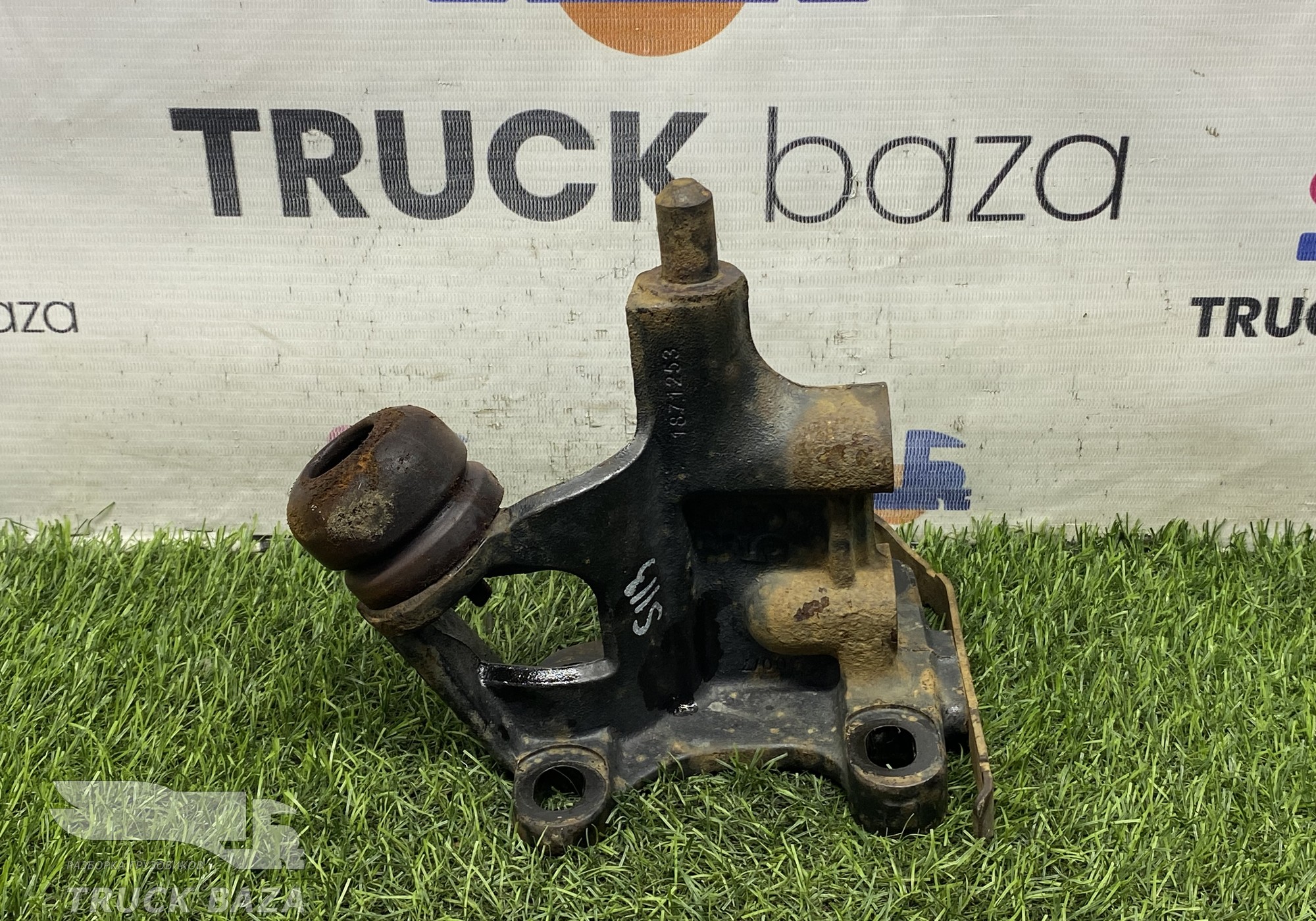 1871253 Кронштейн торсиона кабины левый для Scania 5-series G (с 2004 по 2016)