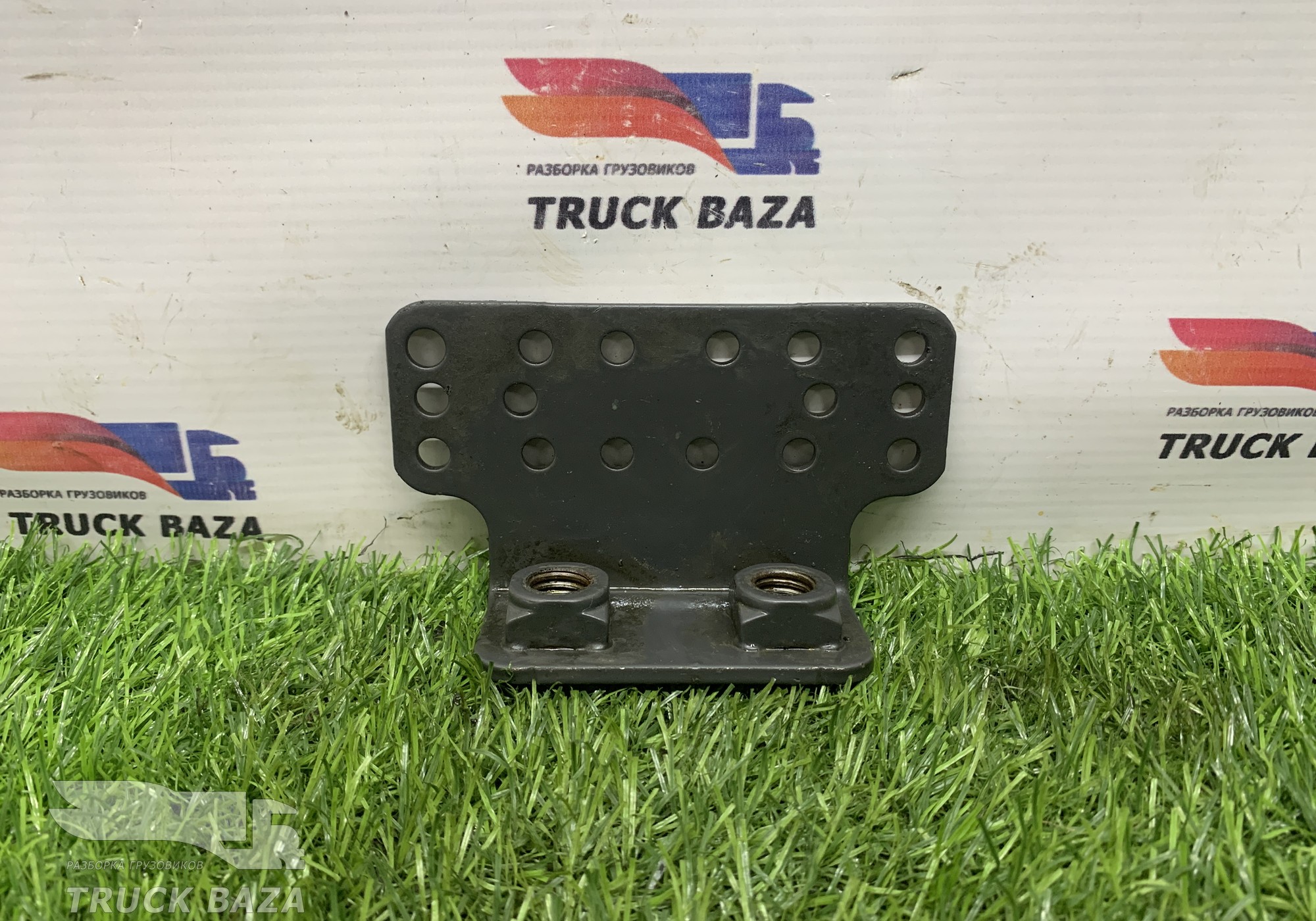 1471872 Кронштейн клапанов