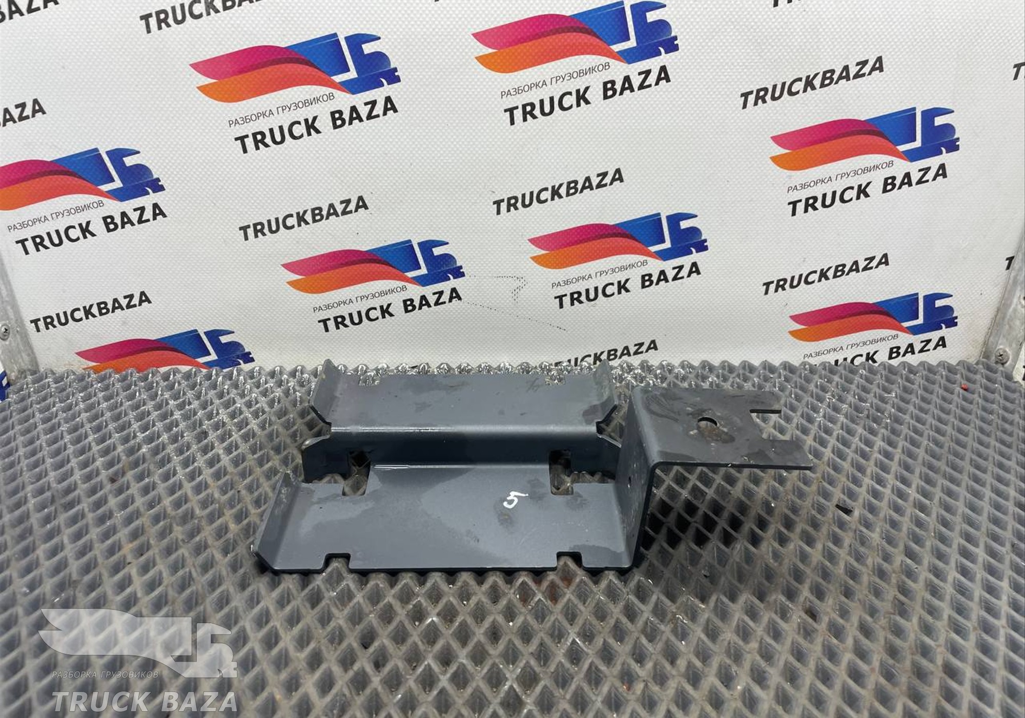 1891532 Кронштейн проводки шасси для Daf XF106 (с 2012)