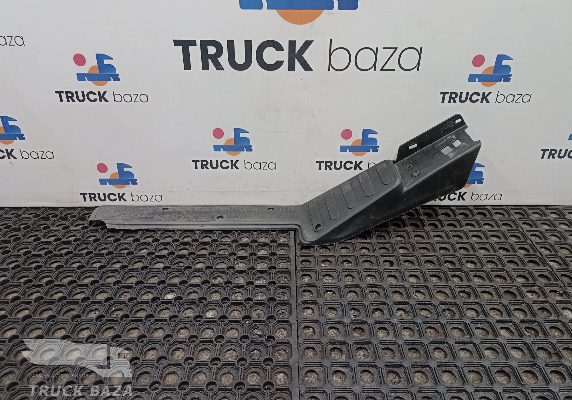 1742612 Накладка порога левого для Daf