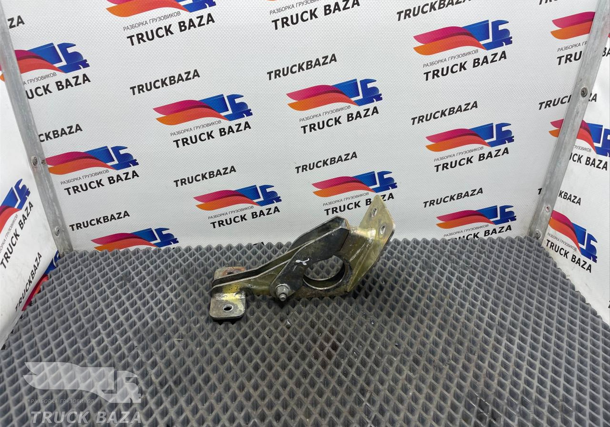 Кронштейн крыла для КАМАЗ 54901