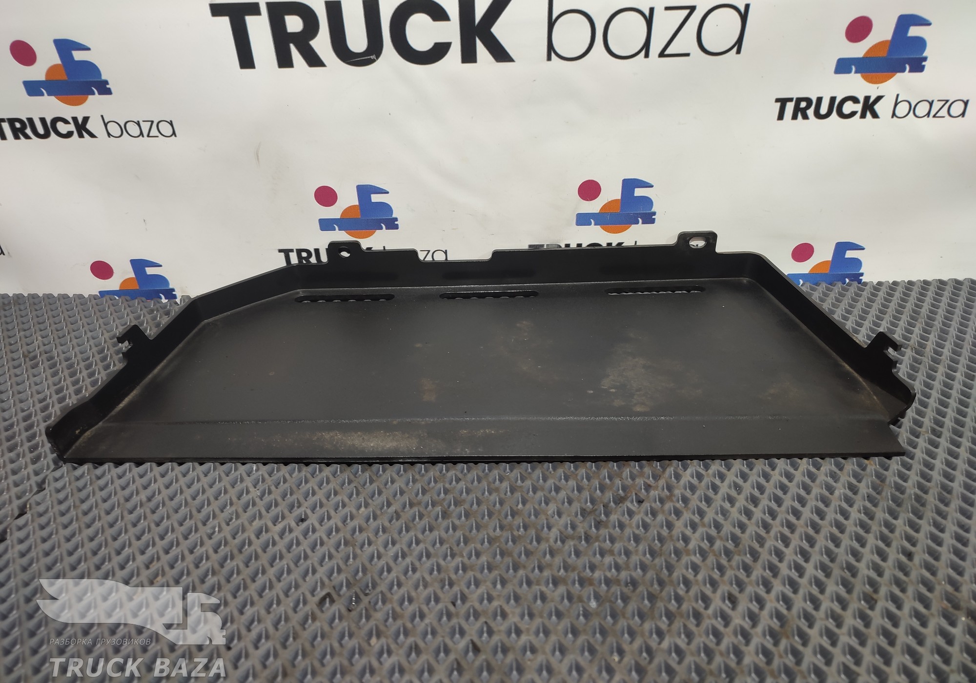 2418451 Защитный кожух ступеньки для Scania 6-series R (с 2016)