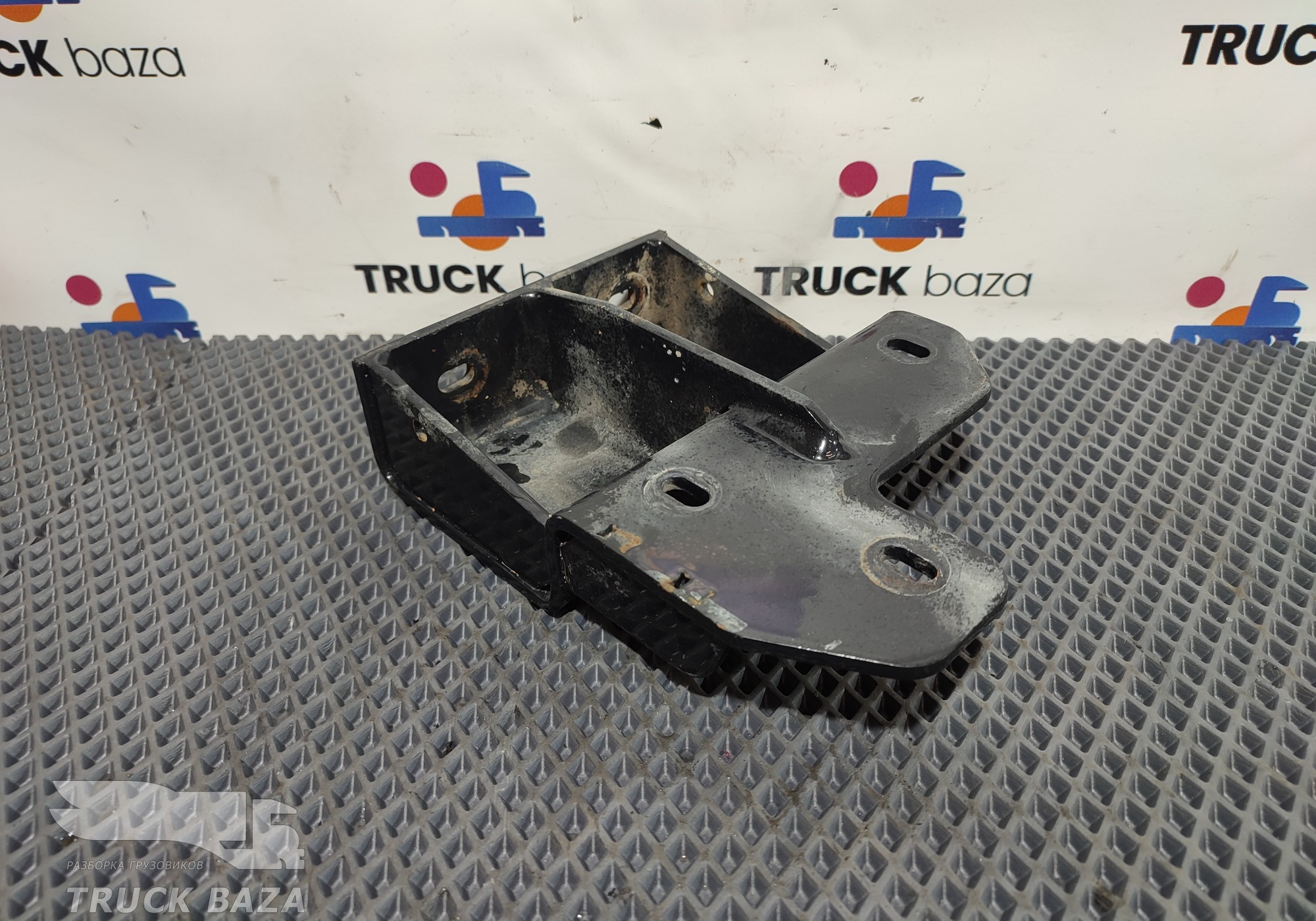 81416145001 Кронштейн усилителя переднего бампера