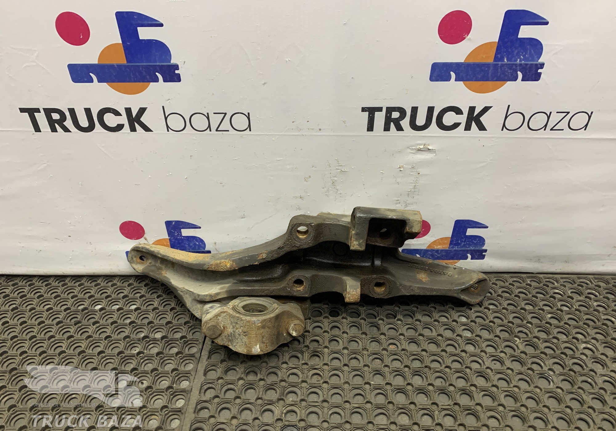 20704076 Кронштейн пневморессоры задний правый для Volvo FM II (с 2002)