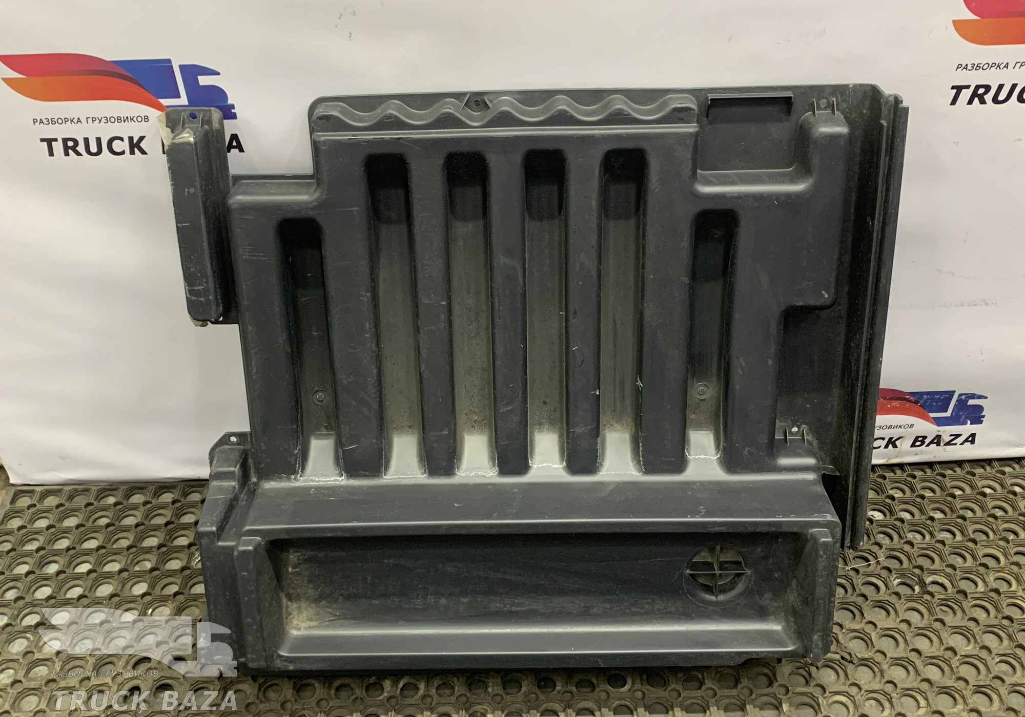 2148180 Крышка инструментального ящика