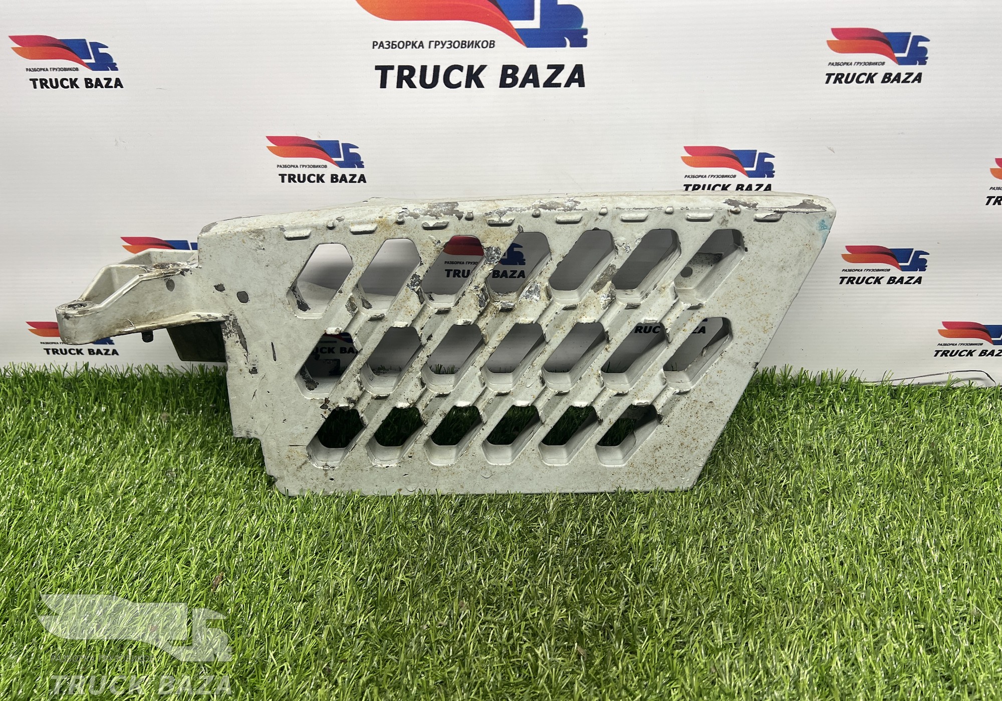 82859306 Ступенька правая для Volvo FH 4 (с 2012)