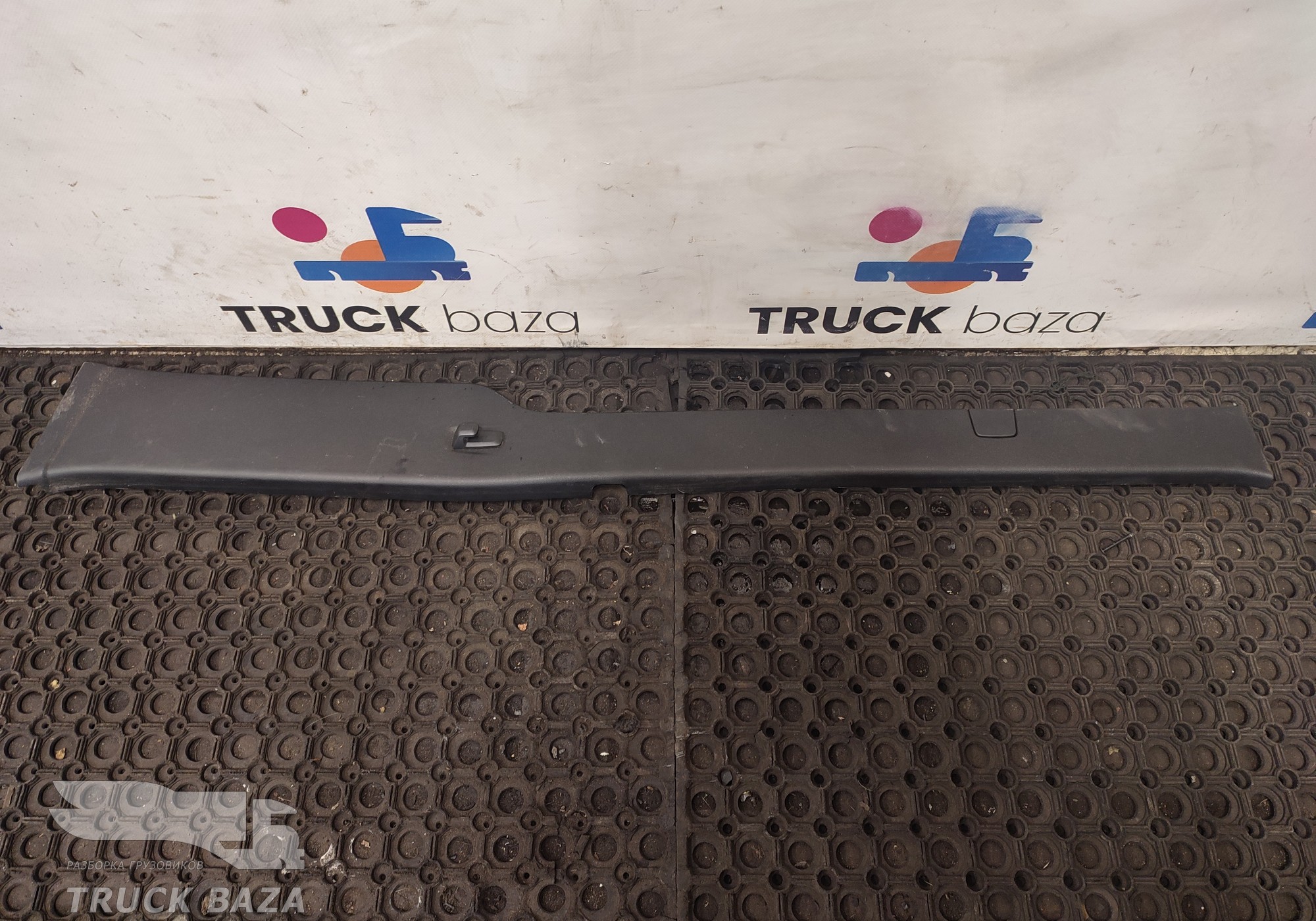 2552773 Накладка стойки левая для Scania 6-series R (с 2016)