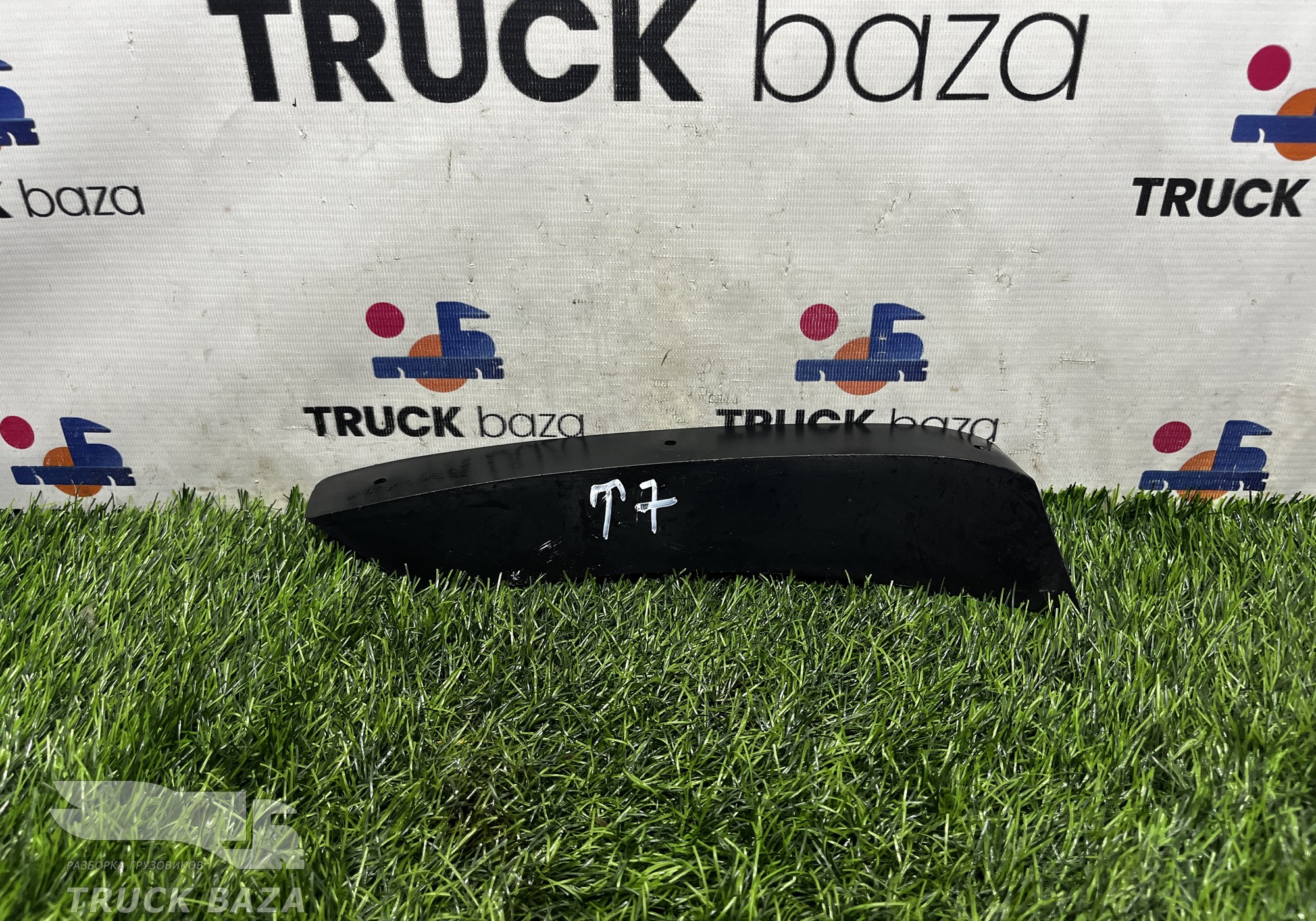 810W629300168 Кронштейн обшивки потолка правый для Sinotruk Sitrak C7H