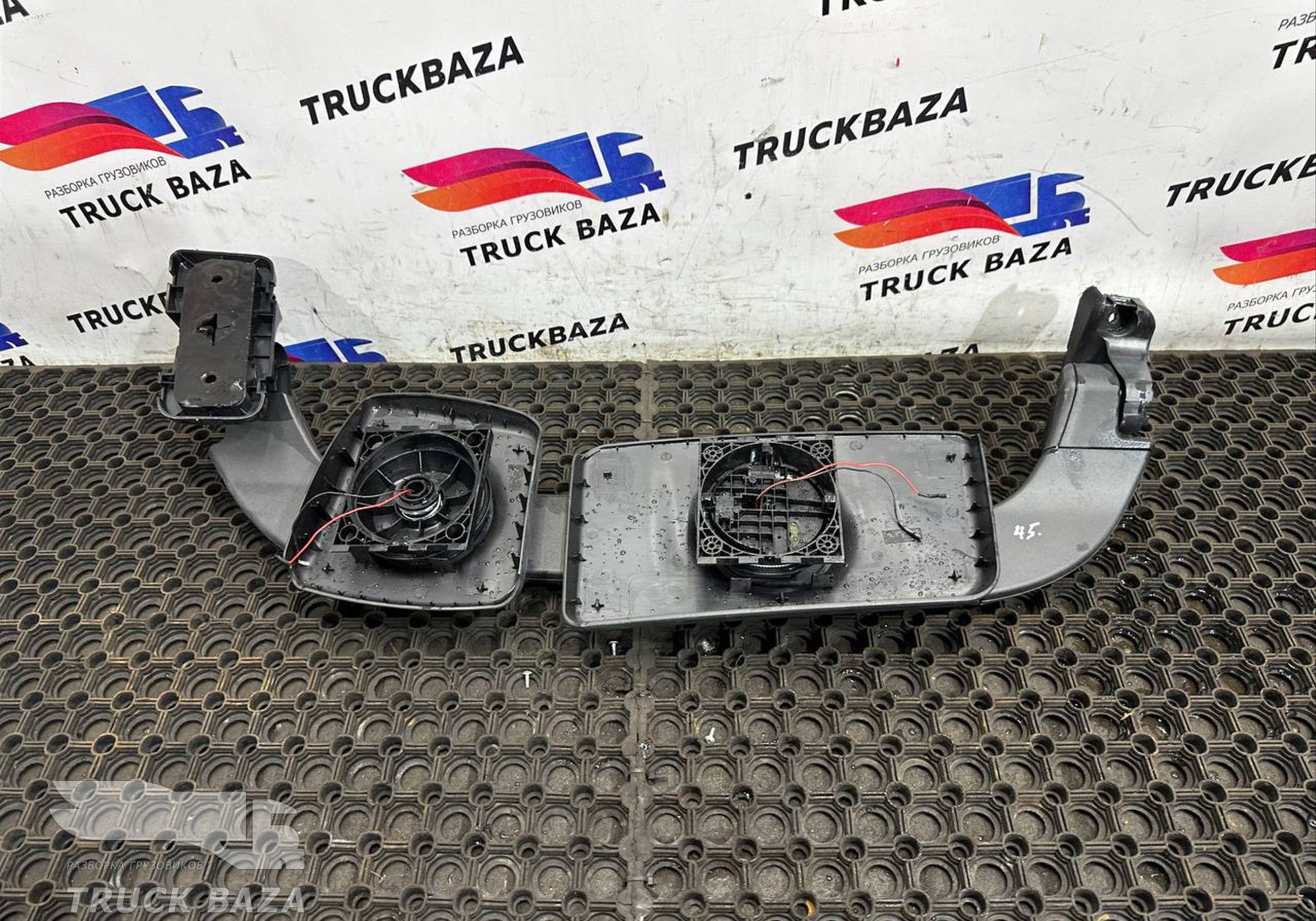 82943356 Зеркало заднего вида боковое правое для Volvo FH 3 (с 2008 по 2012)