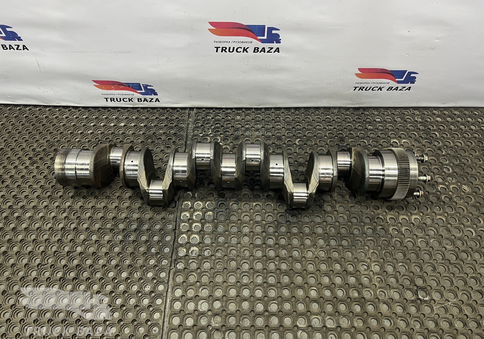 1684102 Коленвал MX340