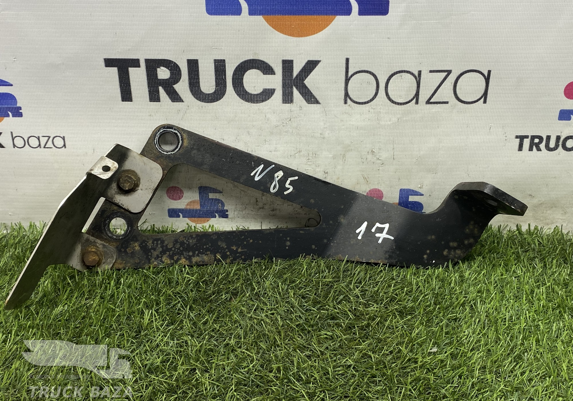 51152400037 Кронштейн глушителя