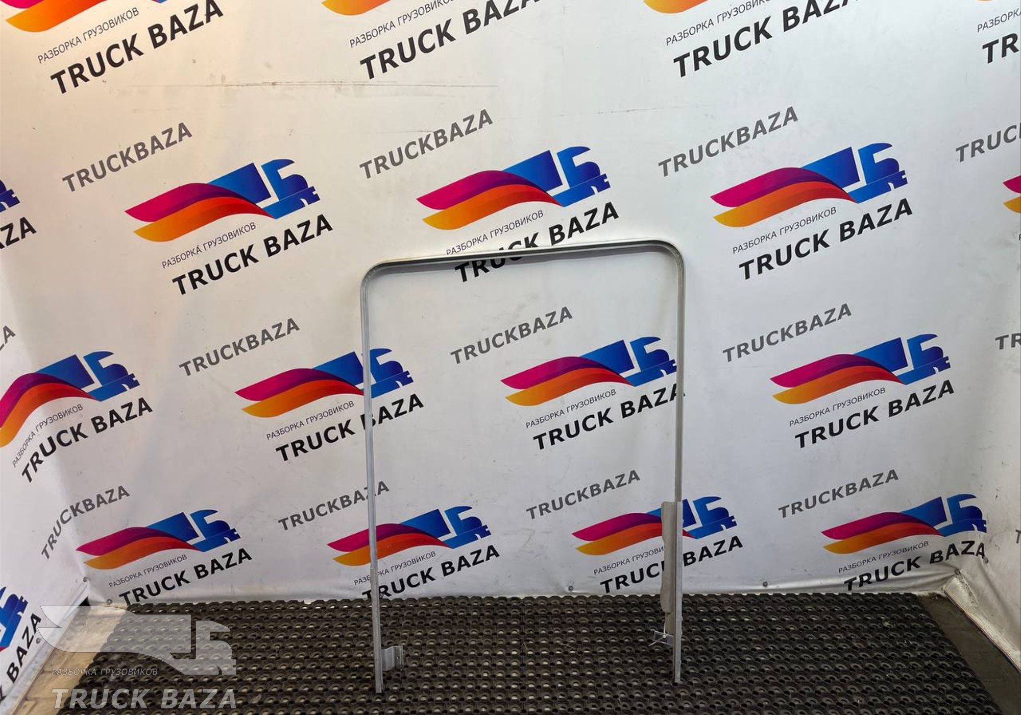 1885464 Направляющая стекла двери левой для Scania 4-series