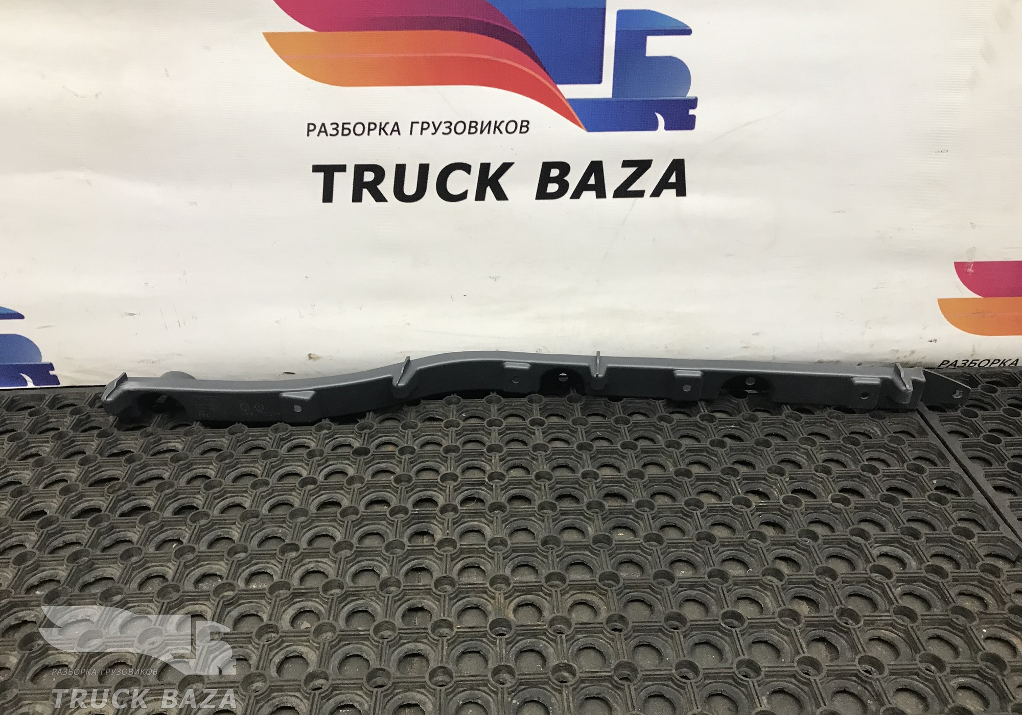 82270861 Накладка на порог для Volvo FH 4 (с 2012)