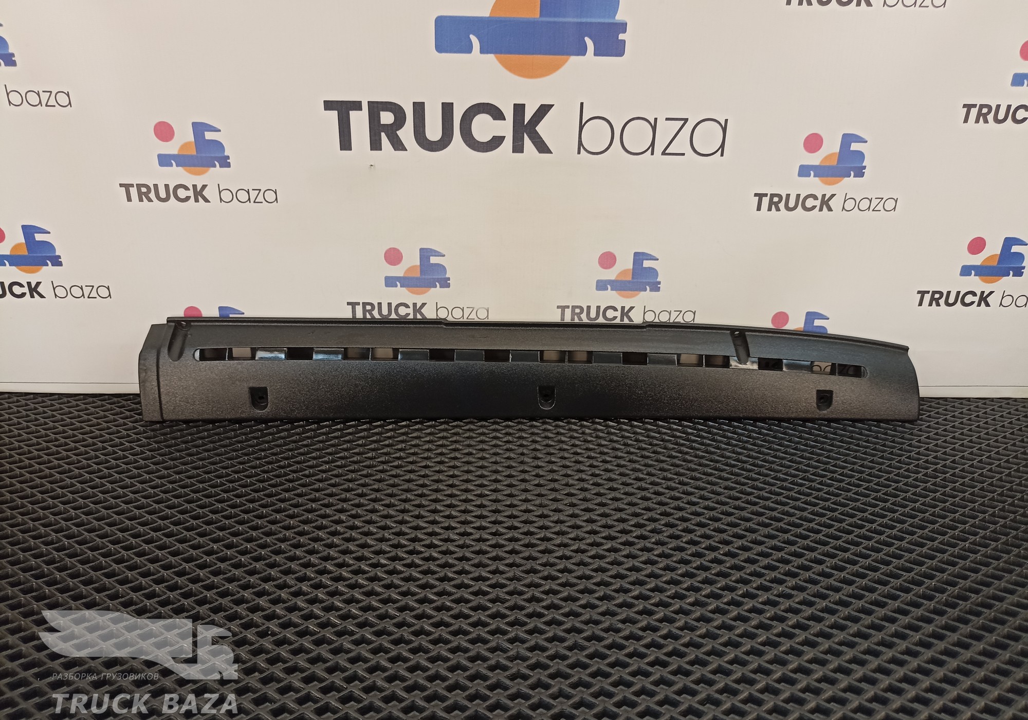 1297410 Накладка на торпедо правая для Daf