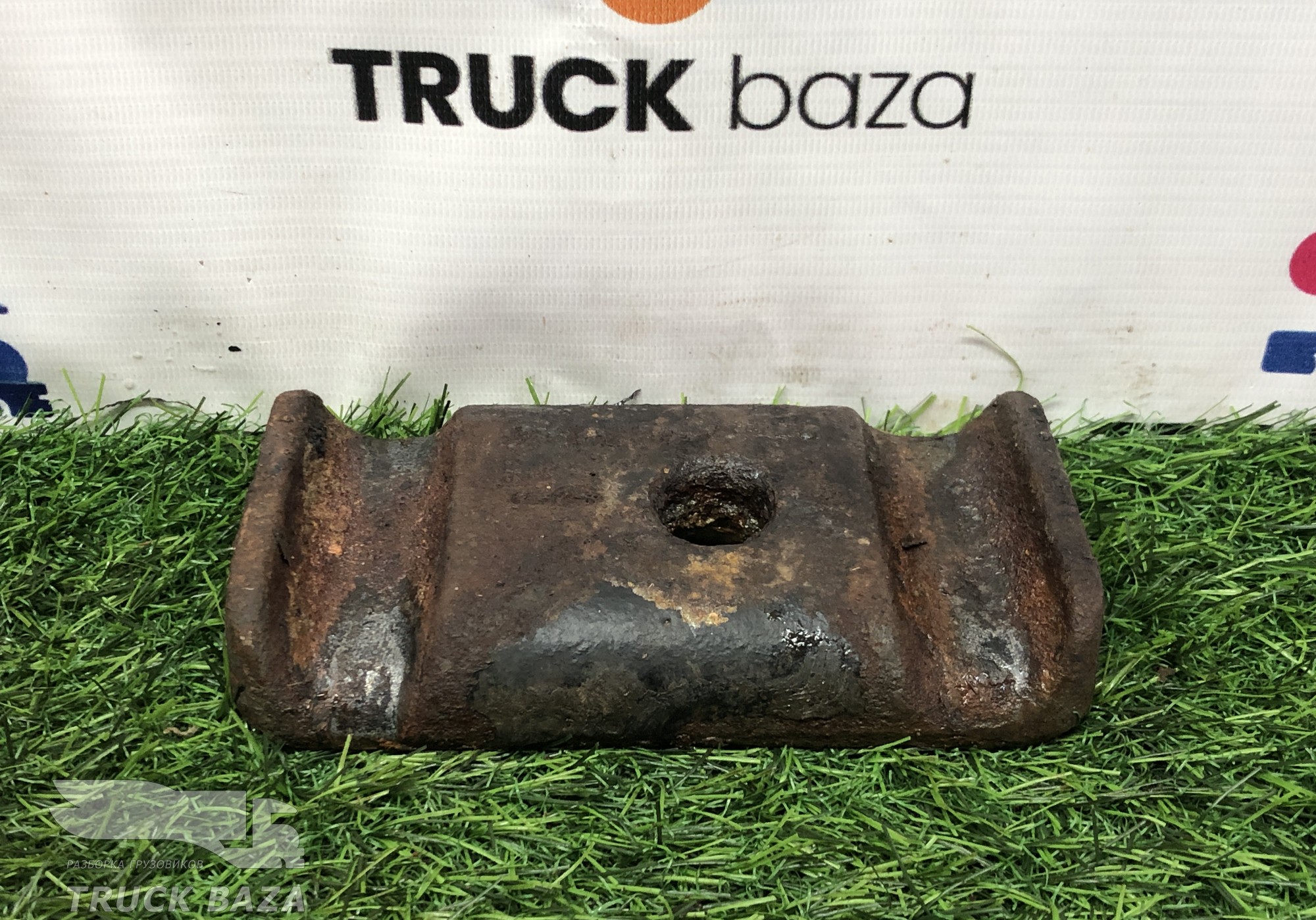 651152902412 Проставка стремянки рессоры для КАМАЗ 5490 (с 2013)