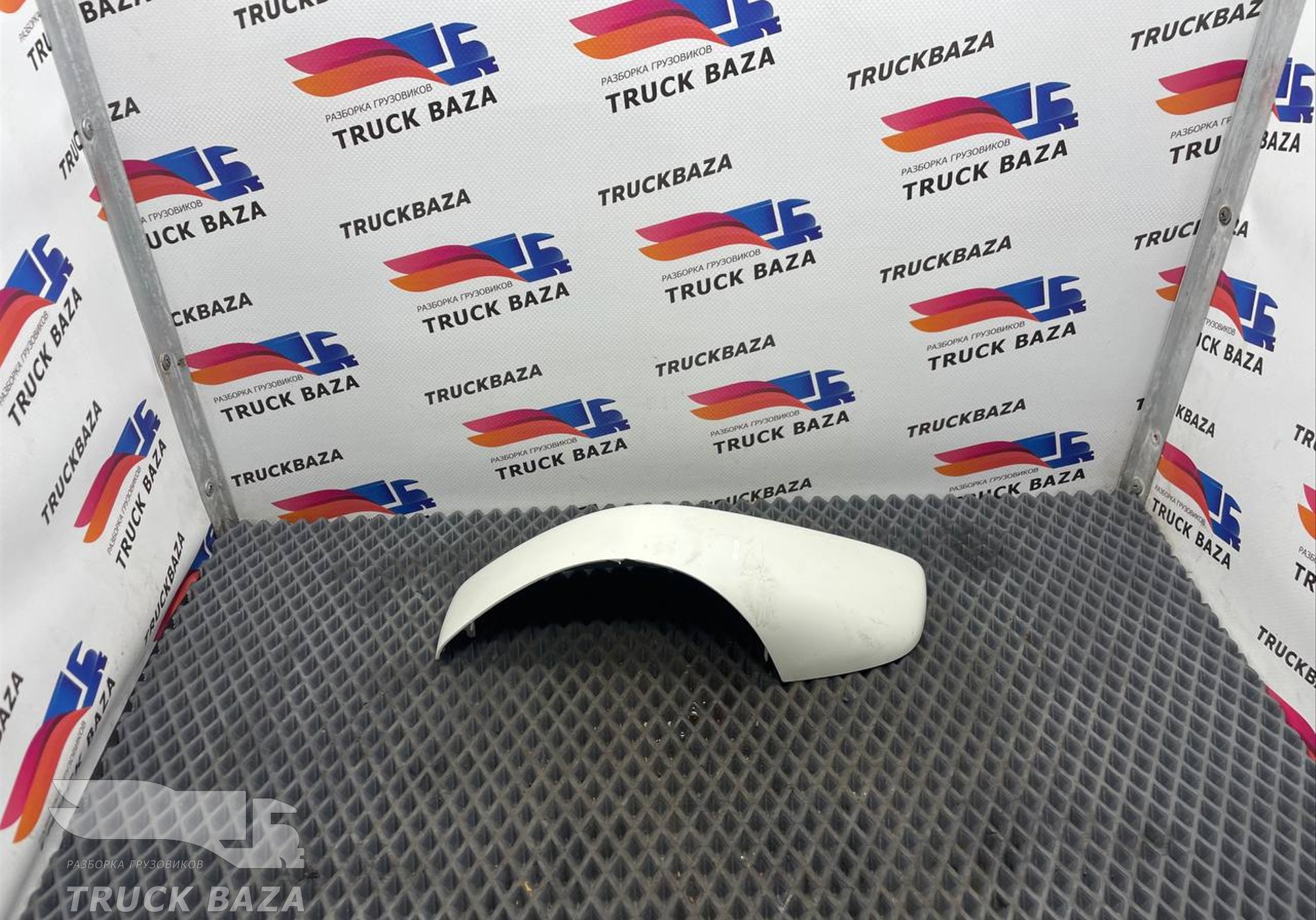 2135119 Накладка зеркала левого для Daf XF106 (с 2012)