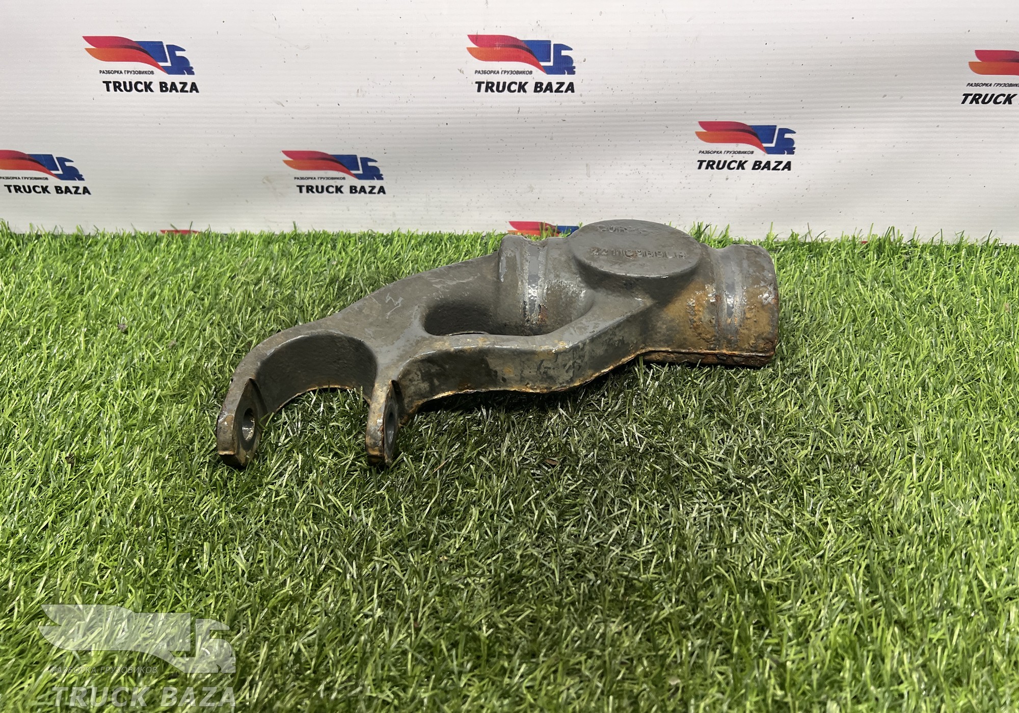 22118968 Кронштейн амортизатора переднего левый