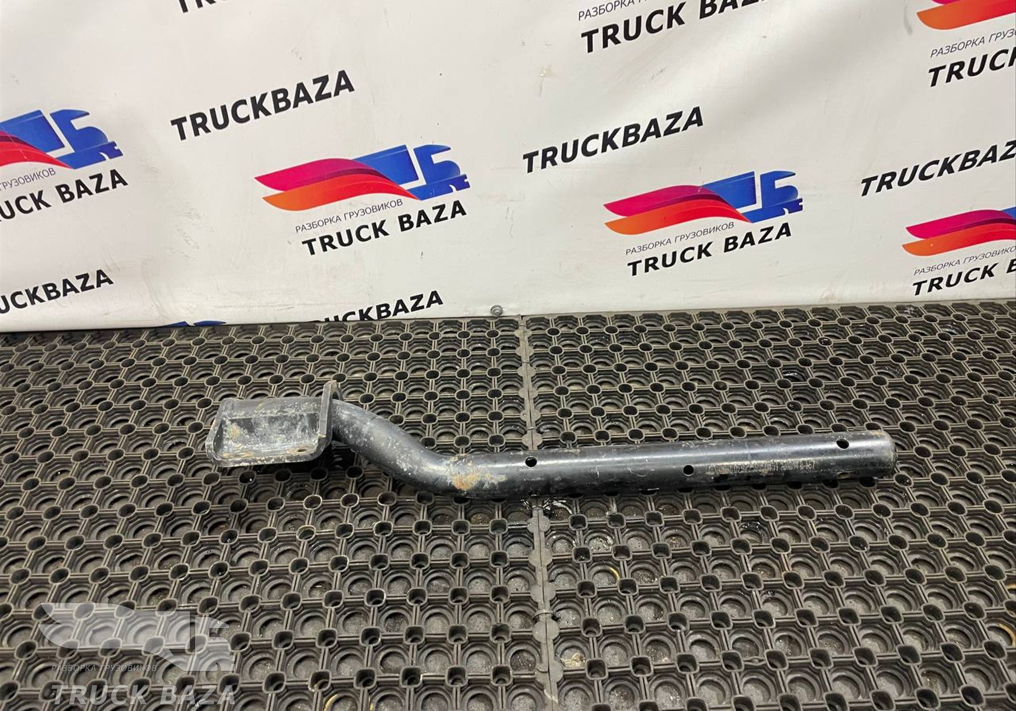 DZ97259950451 Кронштейн заднего крыла для Shacman X3000 (с 2014)