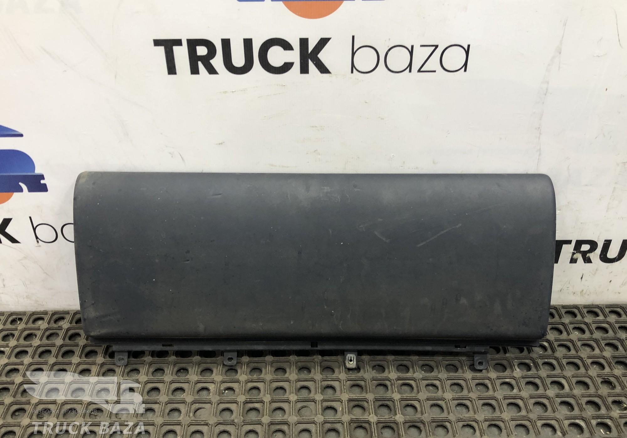 5010325548 Накладка торпедо правая для Renault Magnum III E-tech (с 2001 по 2005)