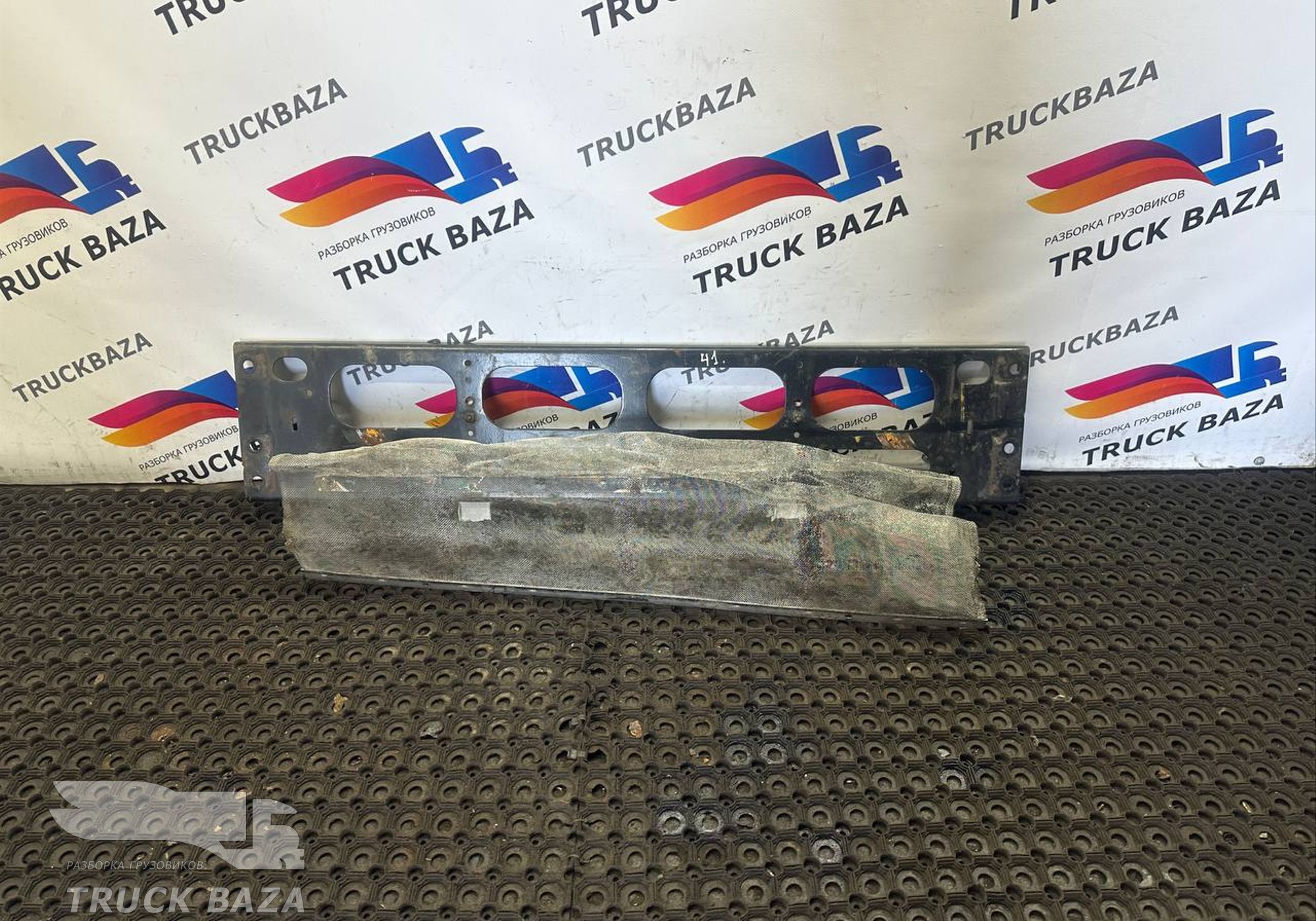20541198 Кронштейн решетки радиатора для Volvo