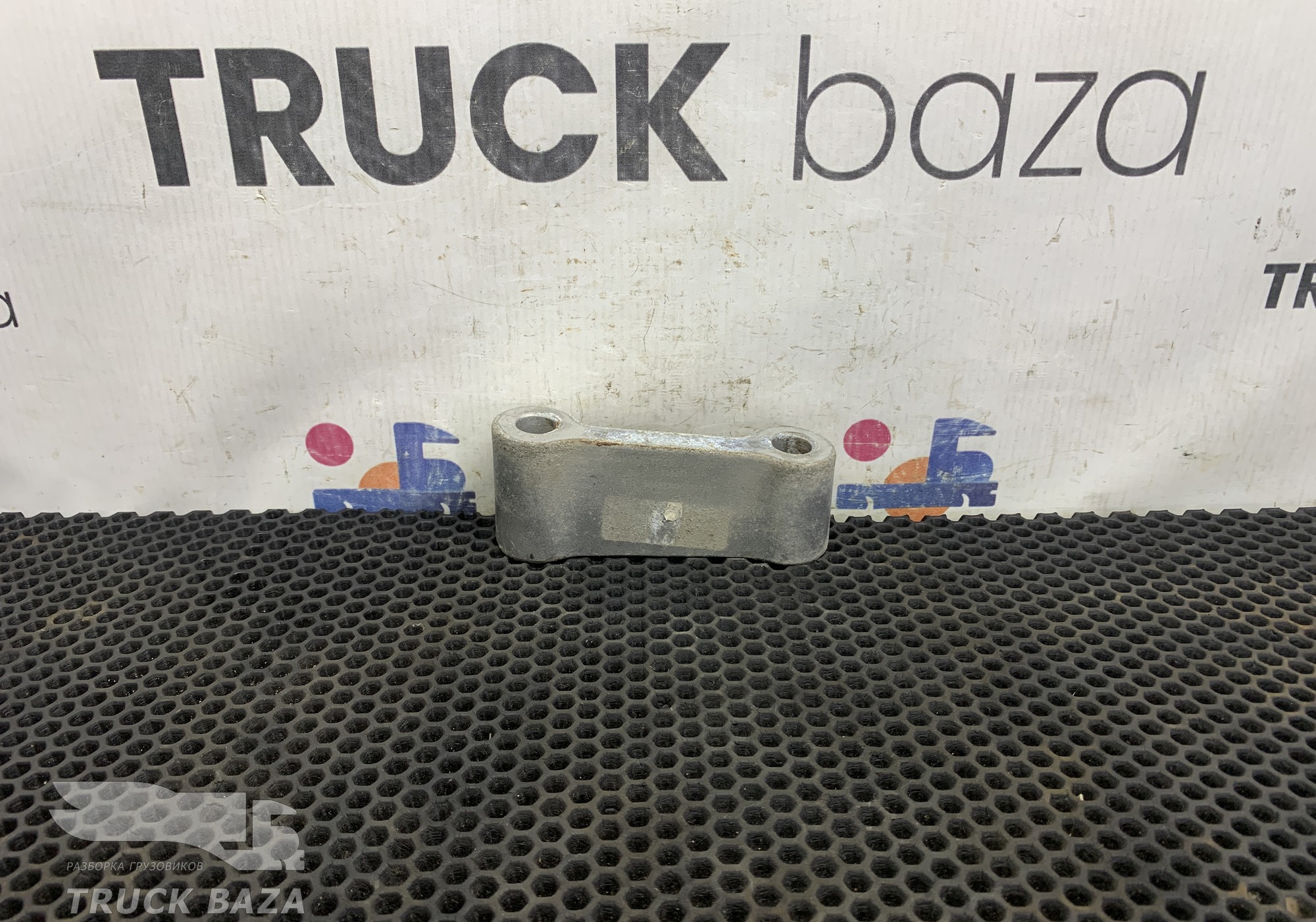 WG9925550717 Проставка кронштейна топливного бака для Sinotruk Sitrak C7H