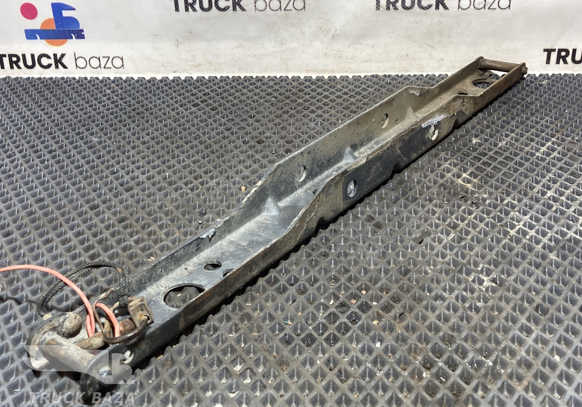 1398041 Кронштейн спойлера