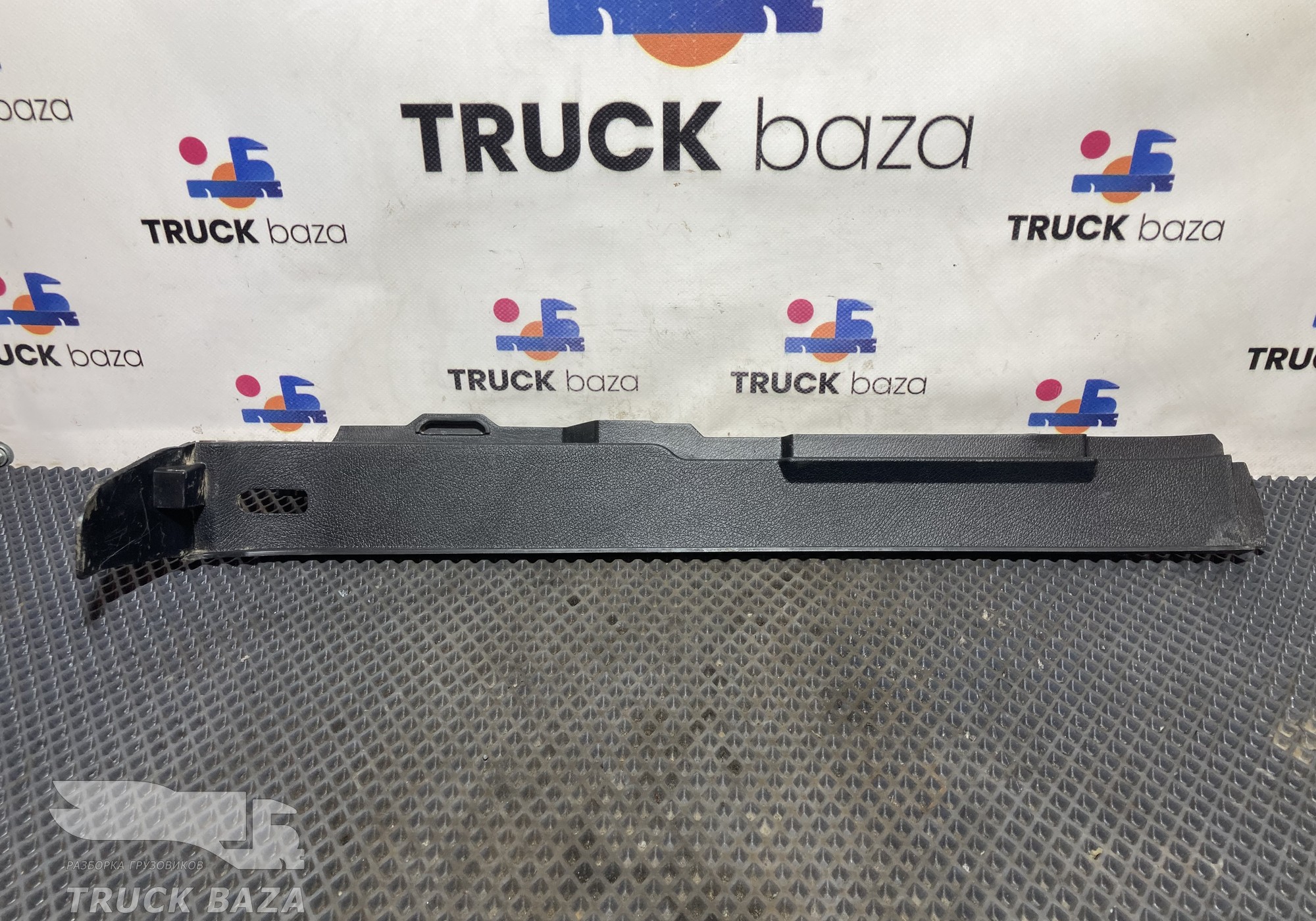 9606923901 Накладка стойки правой для Mercedes-Benz Actros New Actros MP4 (с 2011)