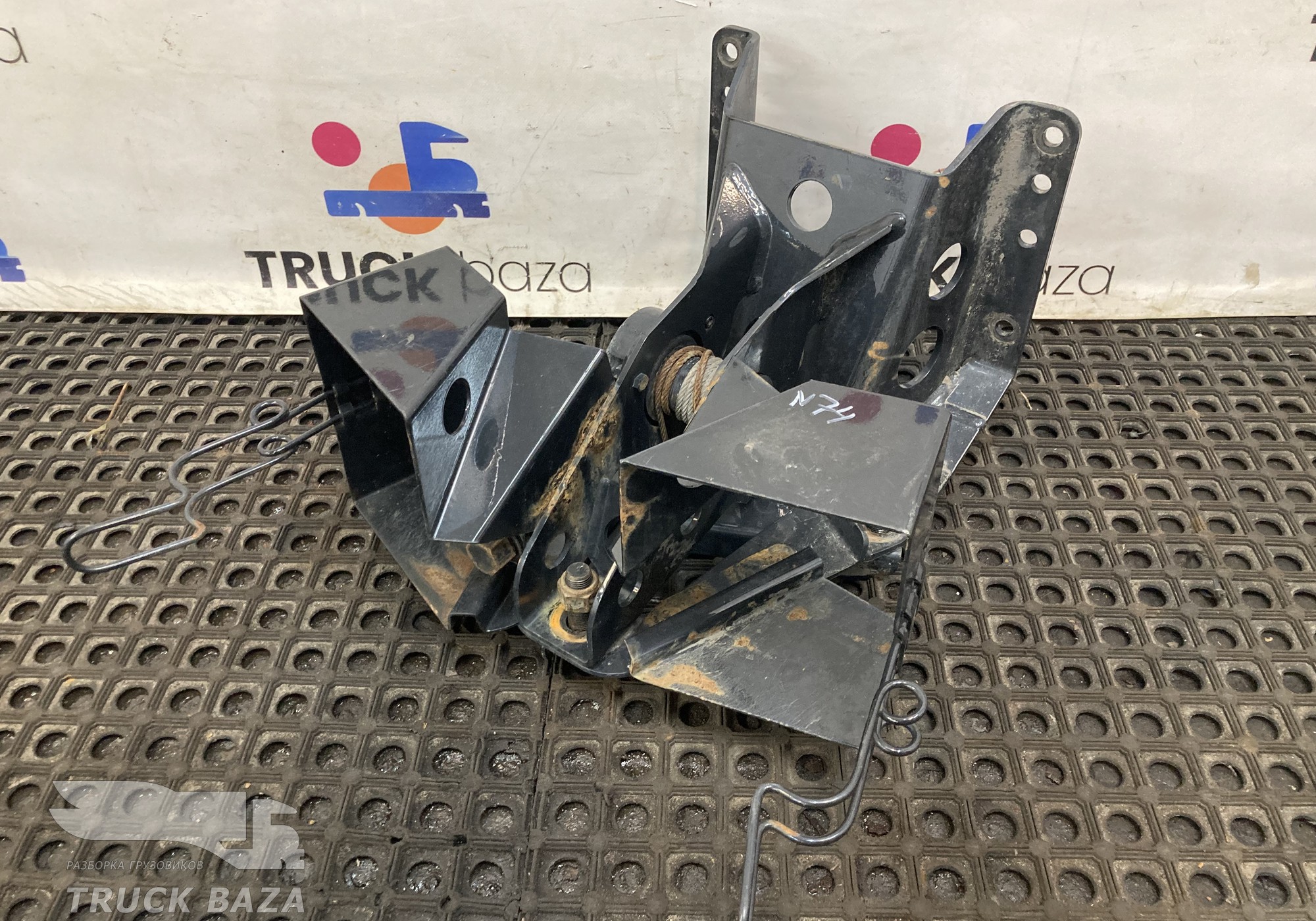 81424015344 Кронштейн запасного колеса