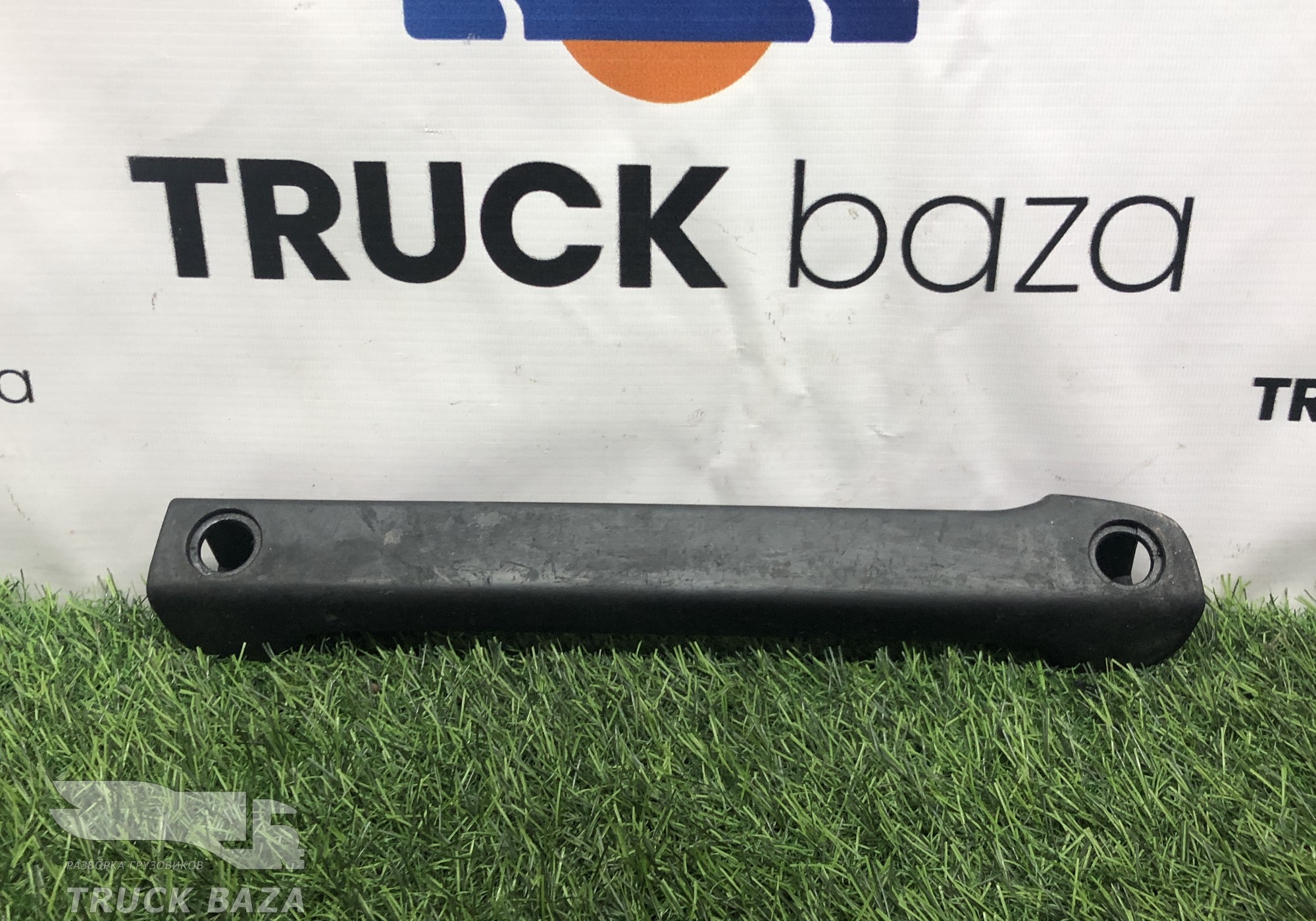 1907849 Ручка двери левой