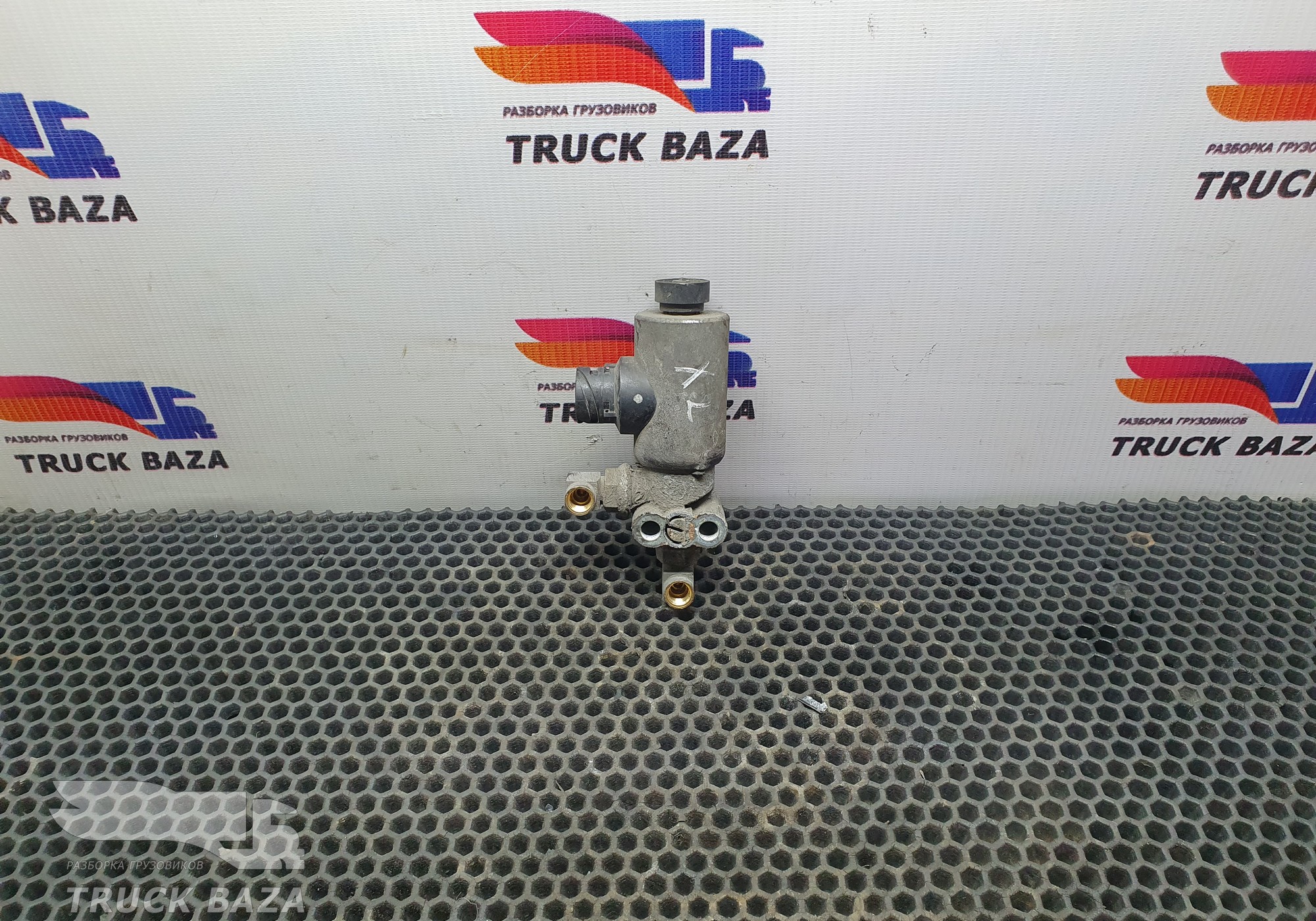 1330025 Клапан электромагнитный для Scania