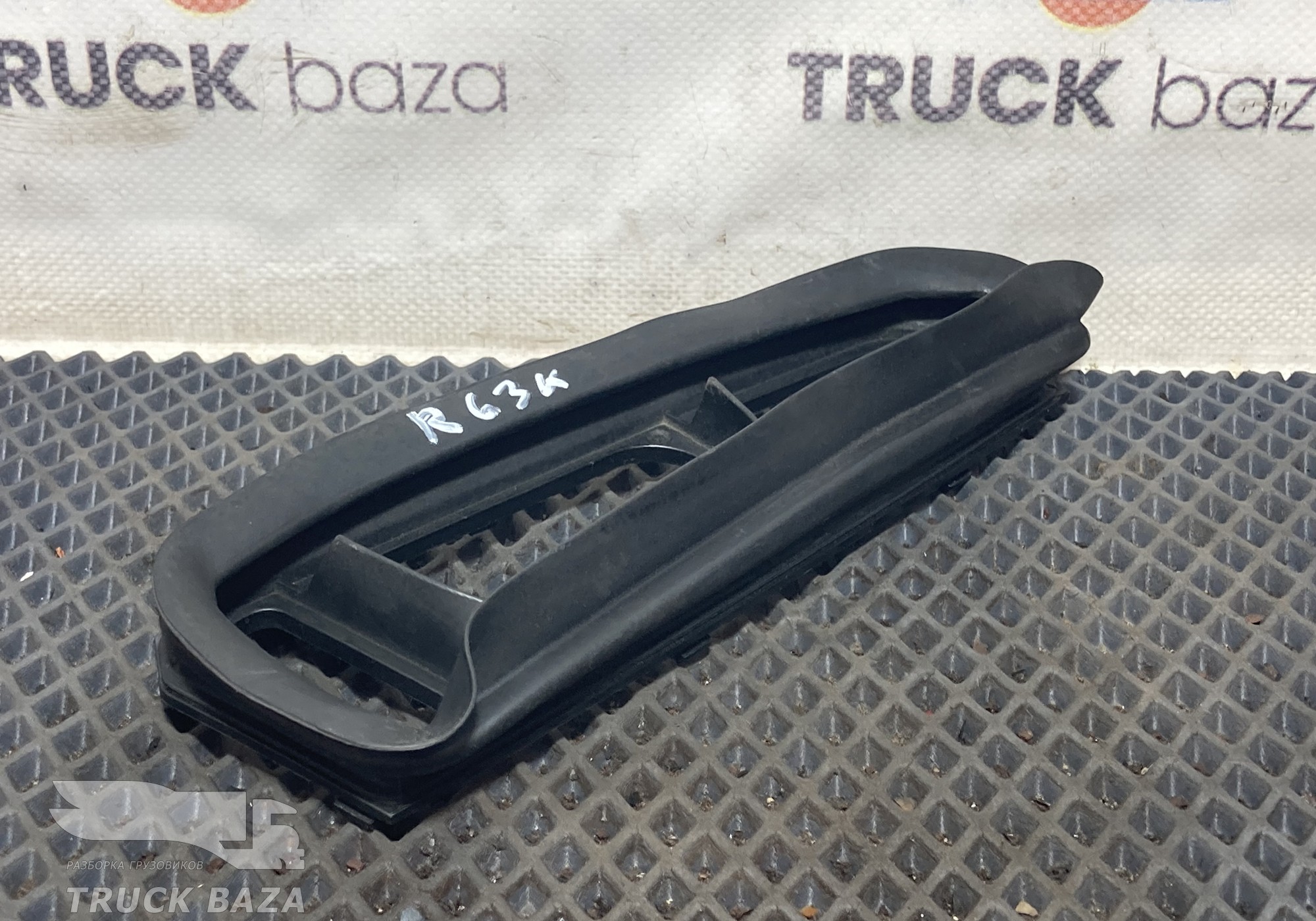 7482403288 Дефлектор в дверную карту правую для Renault T (с 2013)