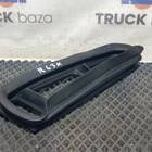 7482403288 Дефлектор в дверную карту правую для Renault T (с 2013)