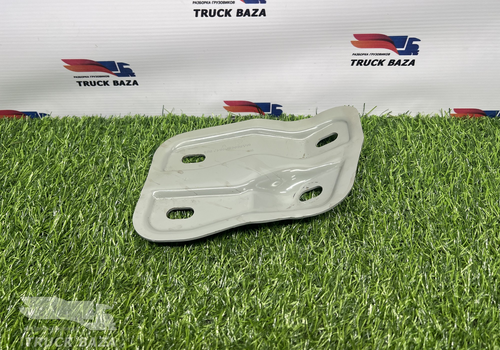 A9606890642 Кронштейн торпедо левый для КАМАЗ 54901